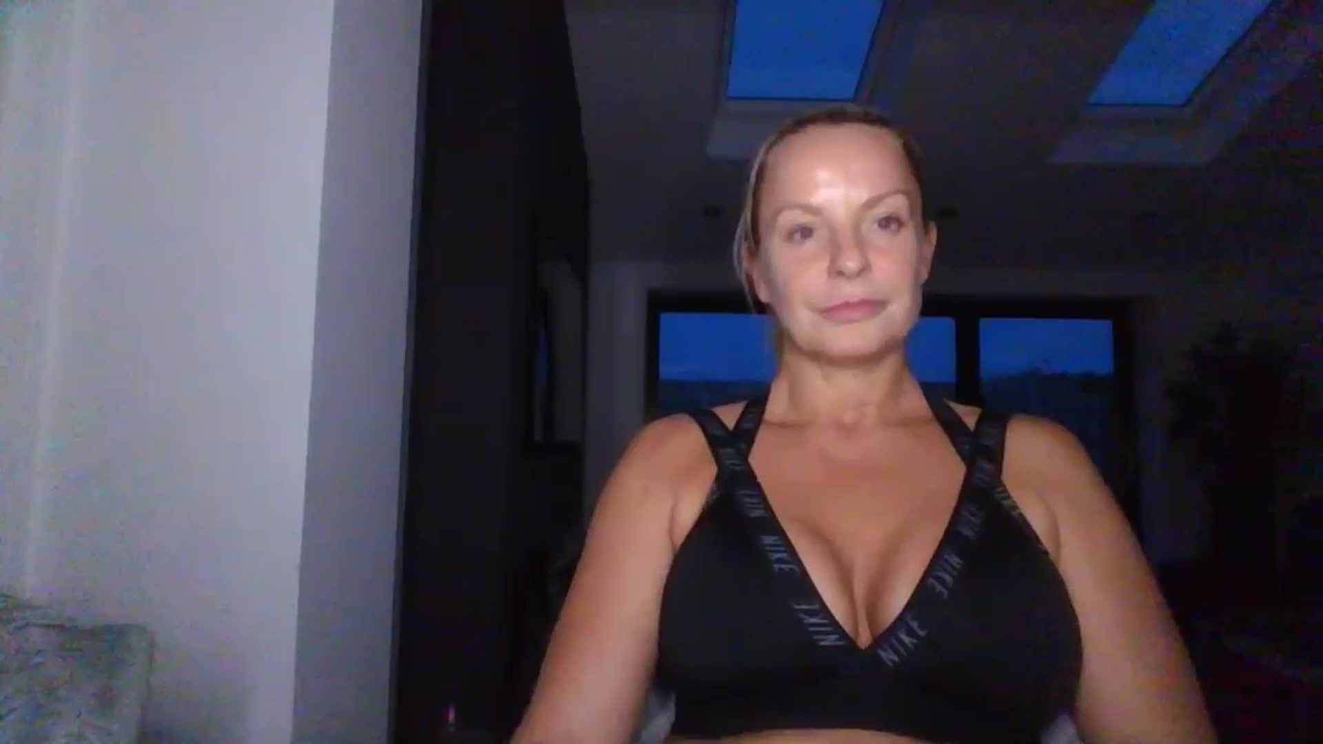 Gallery image thumbnail from Klo35's myfreecams stream on, 07/13/2023, 21:17 image 6 of 20