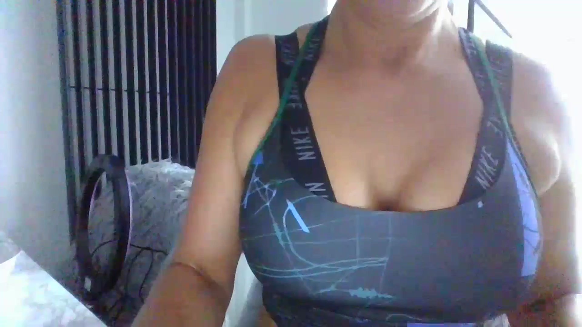 Gallery image thumbnail from Klo35's myfreecams stream on, 07/14/2023, 14:29 image 12 of 20