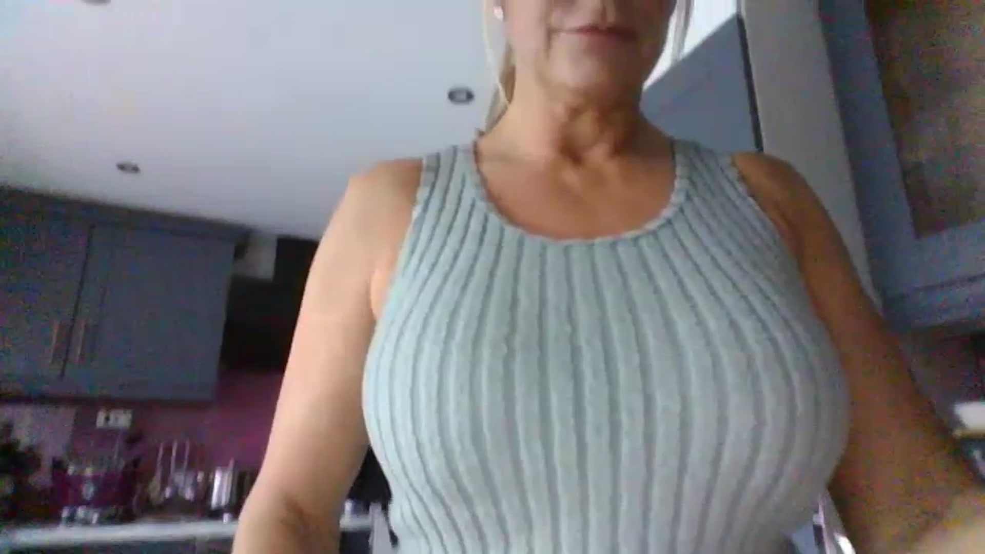 Gallery image thumbnail from Klo35's myfreecams stream on, 07/16/2023, 18:30 image 7 of 20