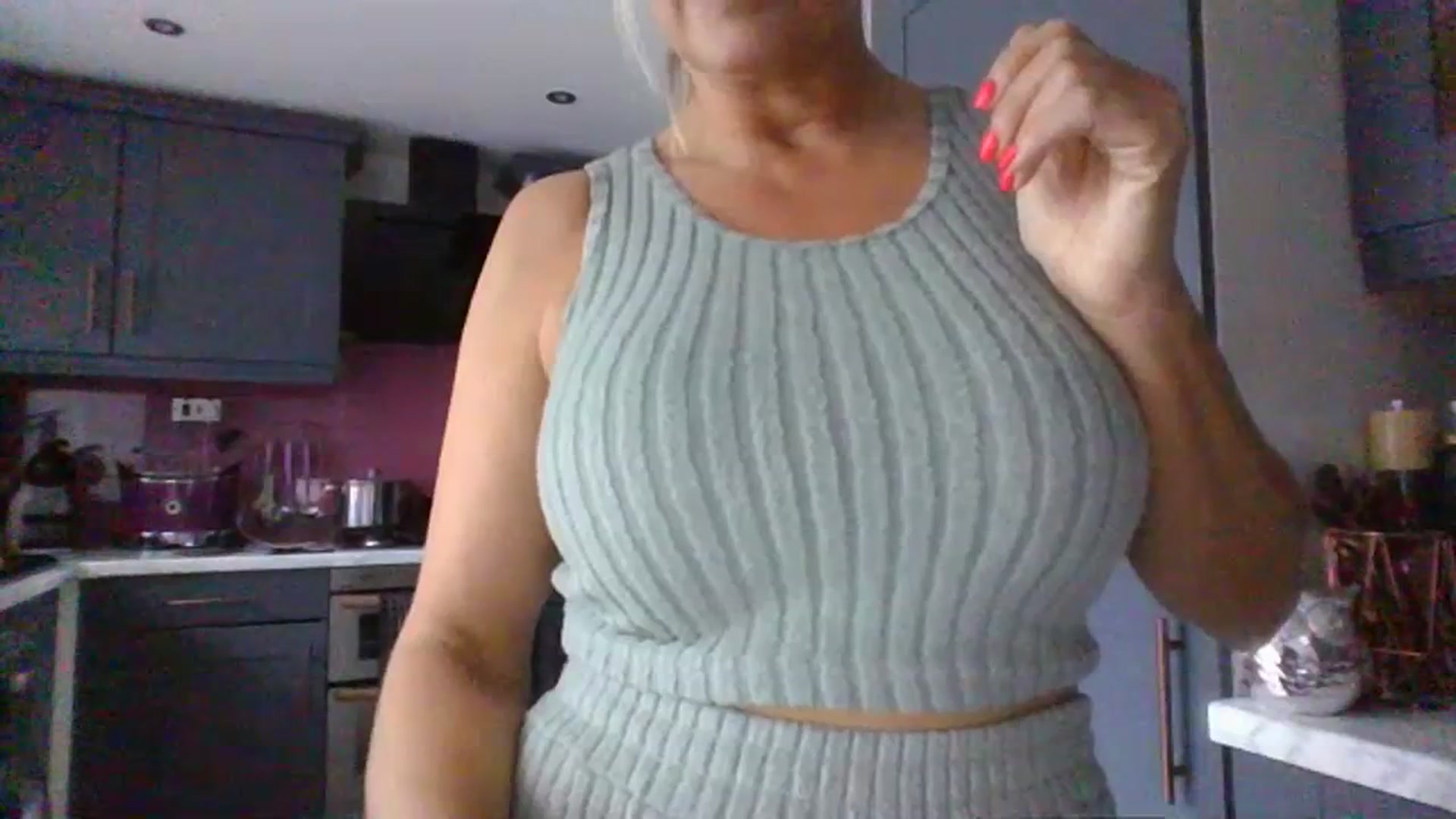Gallery image thumbnail from Klo35's myfreecams stream on, 07/16/2023, 18:30 image 11 of 20