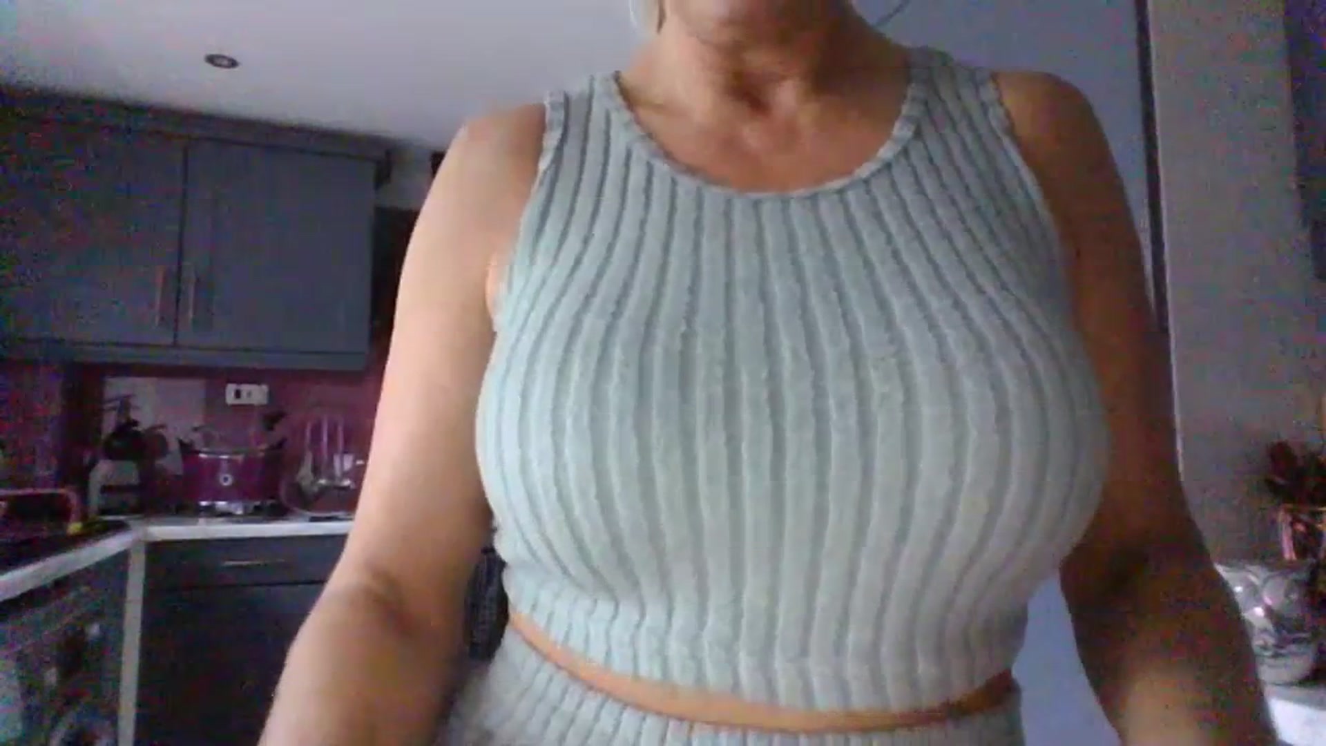 Gallery image thumbnail from Klo35's myfreecams stream on, 07/16/2023, 18:30 image 18 of 20