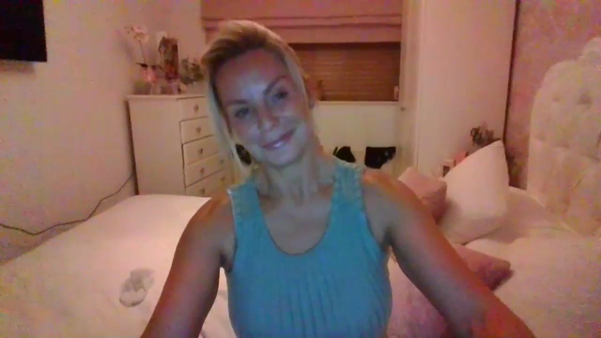 Gallery image thumbnail from Klo35's myfreecams stream on, 07/16/2023, 21:11 image 5 of 20