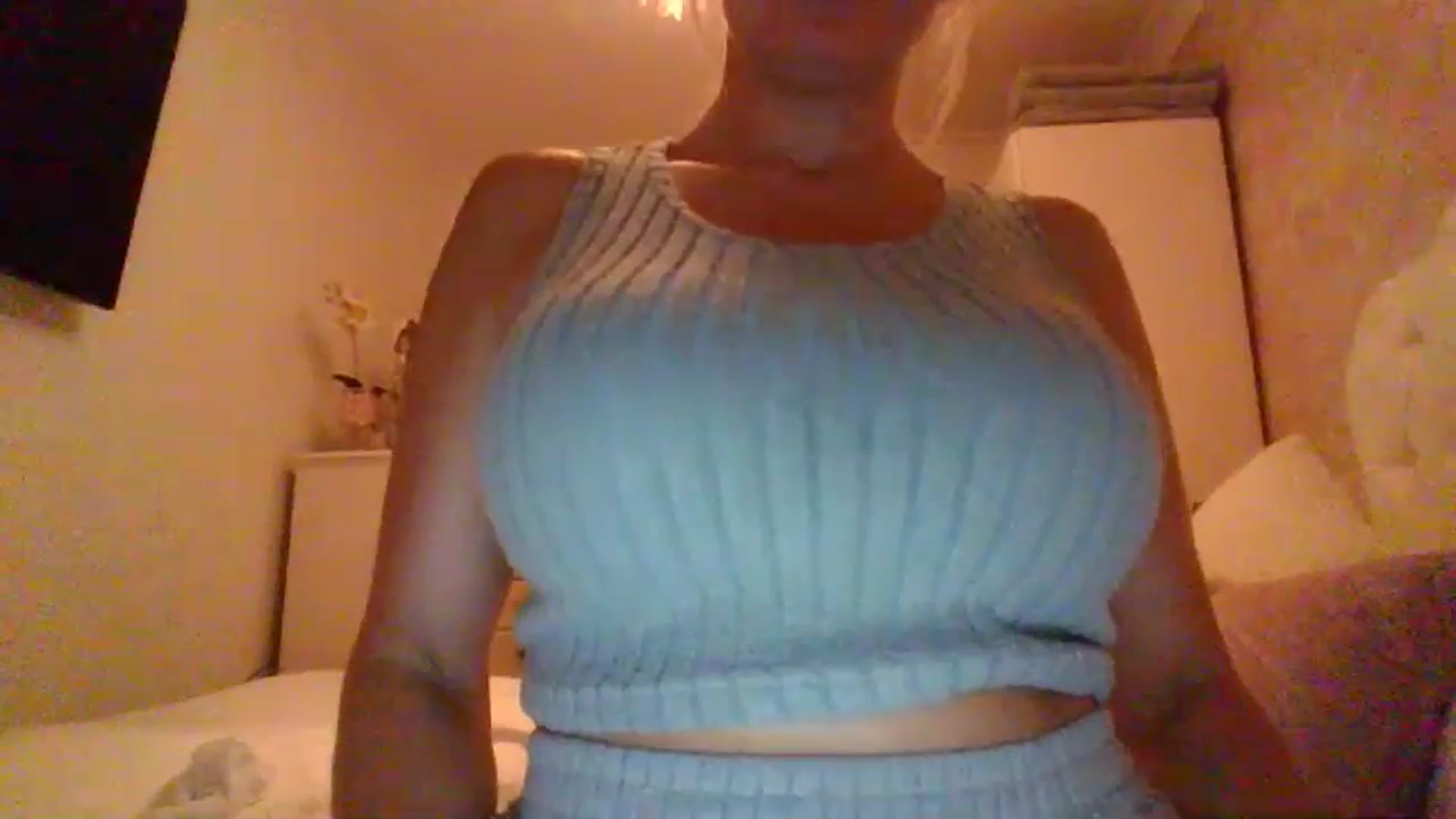Gallery image thumbnail from Klo35's myfreecams stream on, 07/16/2023, 21:11 image 10 of 20
