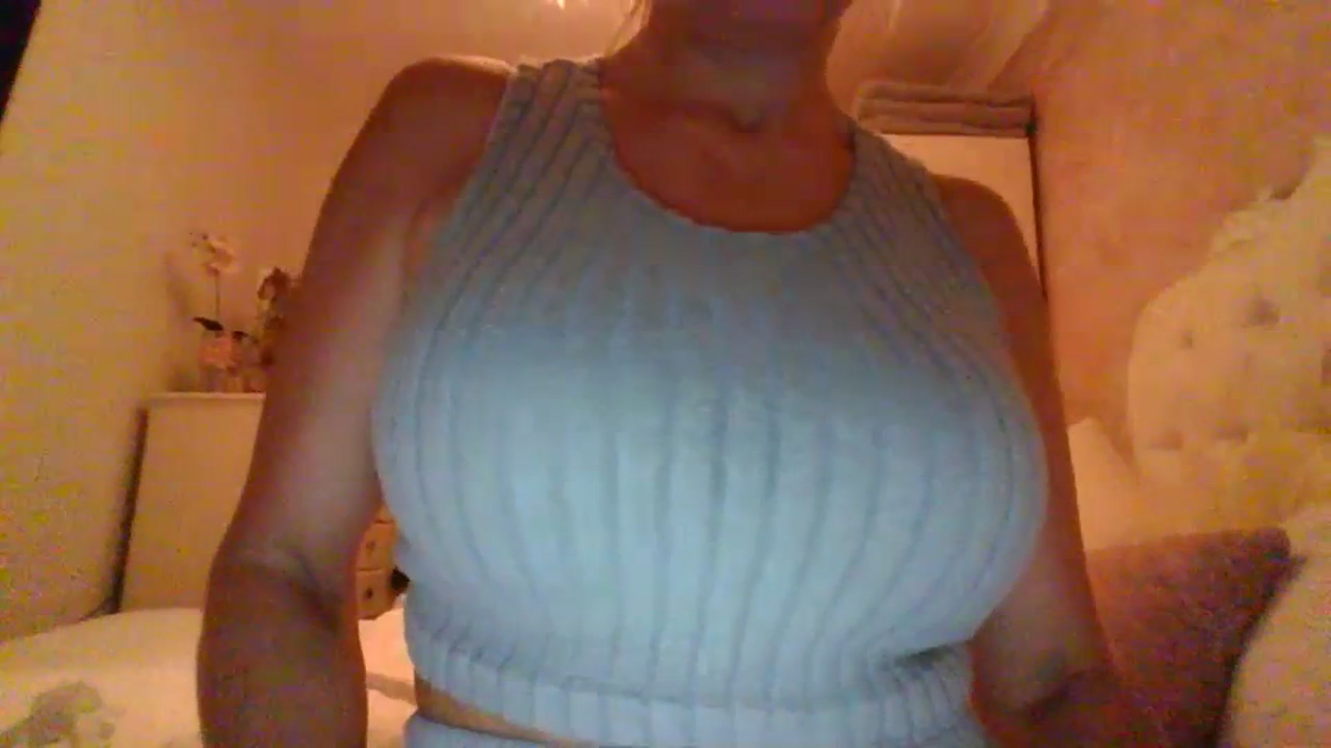 Gallery image thumbnail from Klo35's myfreecams stream on, 07/16/2023, 21:11 image 3 of 20