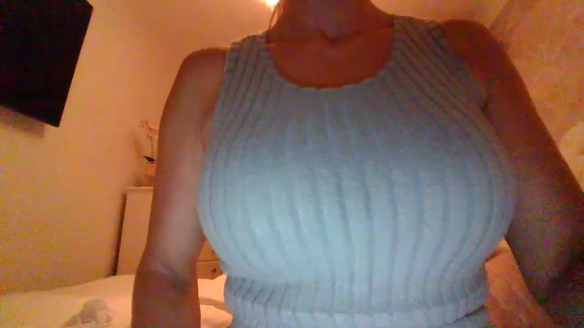 Gallery image thumbnail from Klo35's myfreecams stream on, 07/16/2023, 21:11 image 7 of 20
