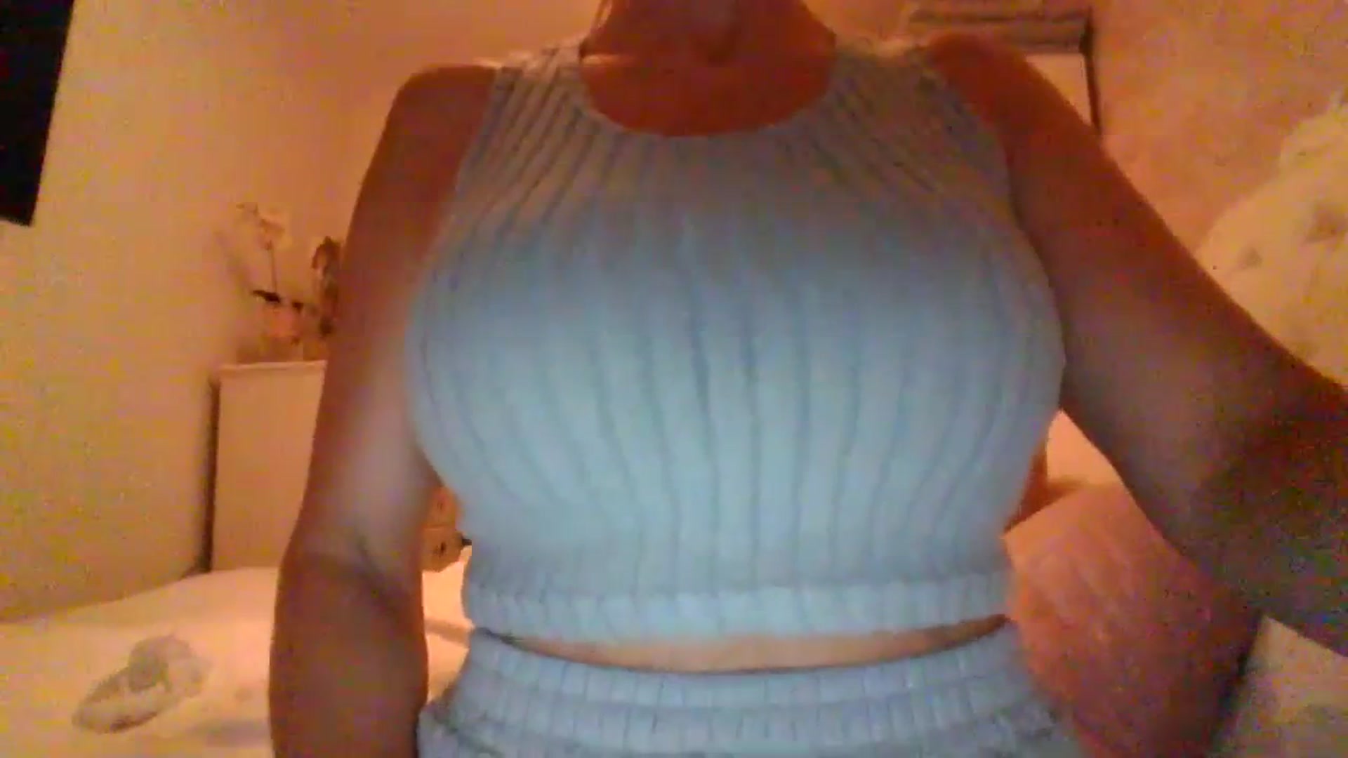 Gallery image thumbnail from Klo35's myfreecams stream on, 07/16/2023, 21:11 image 6 of 20