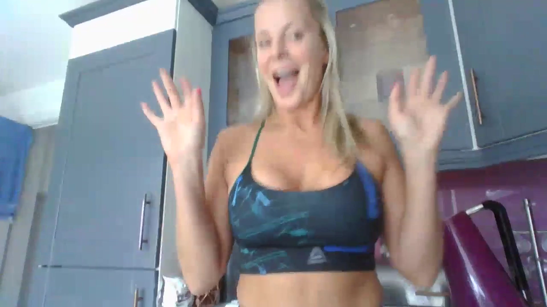Gallery image thumbnail from Klo35's myfreecams stream on, 07/17/2023, 12:04 image 11 of 20
