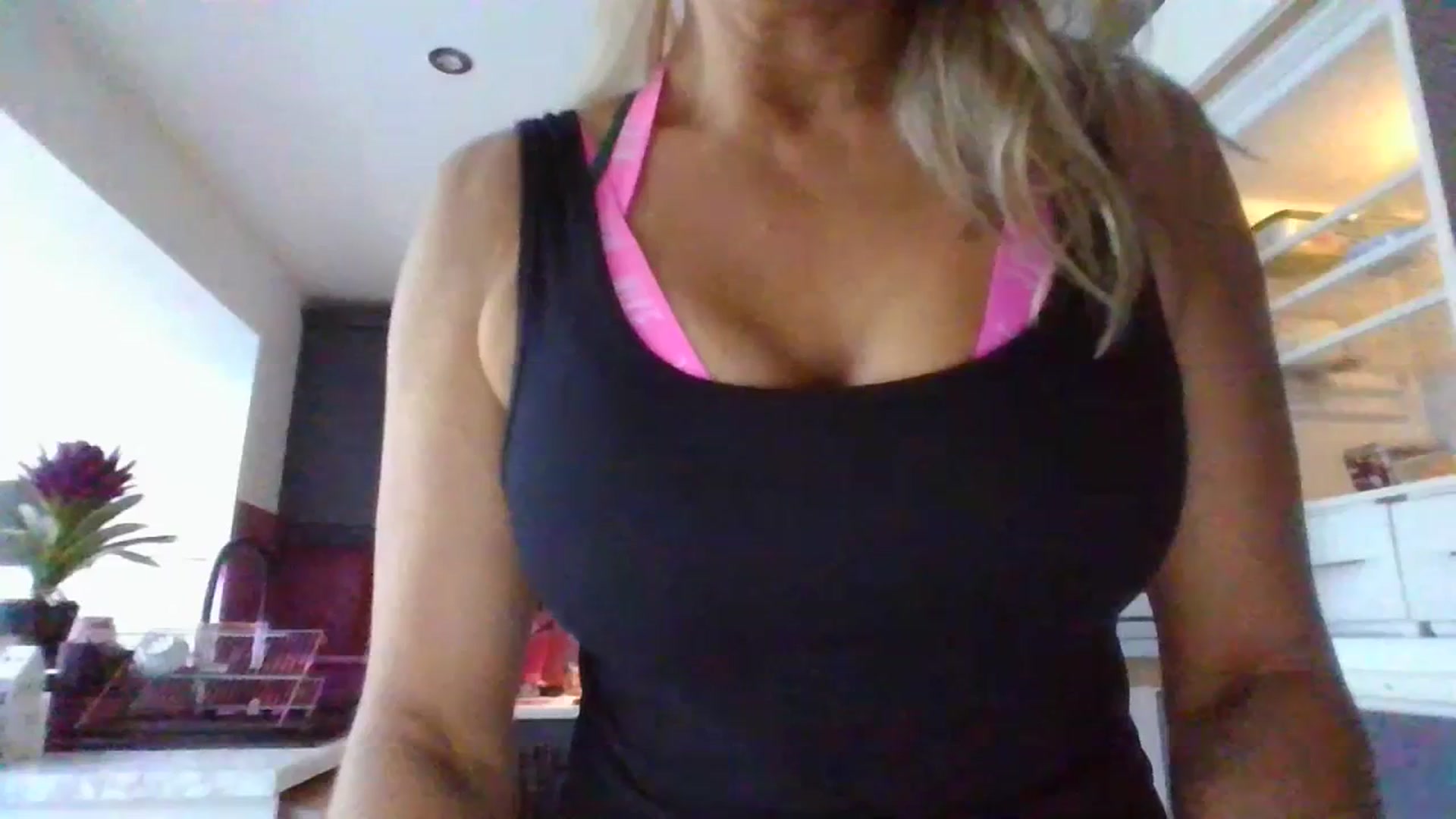 Gallery image thumbnail from Klo35's myfreecams stream on, 07/21/2023, 18:45 image 9 of 20
