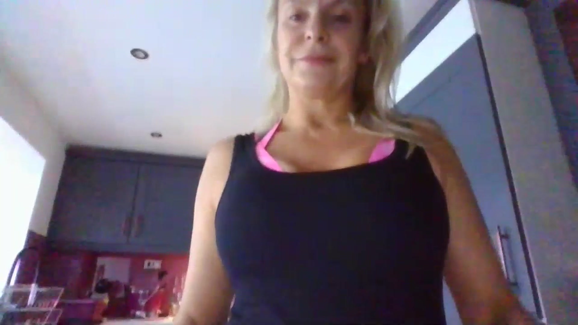 Gallery image thumbnail from Klo35's myfreecams stream on, 07/21/2023, 18:45 image 6 of 20