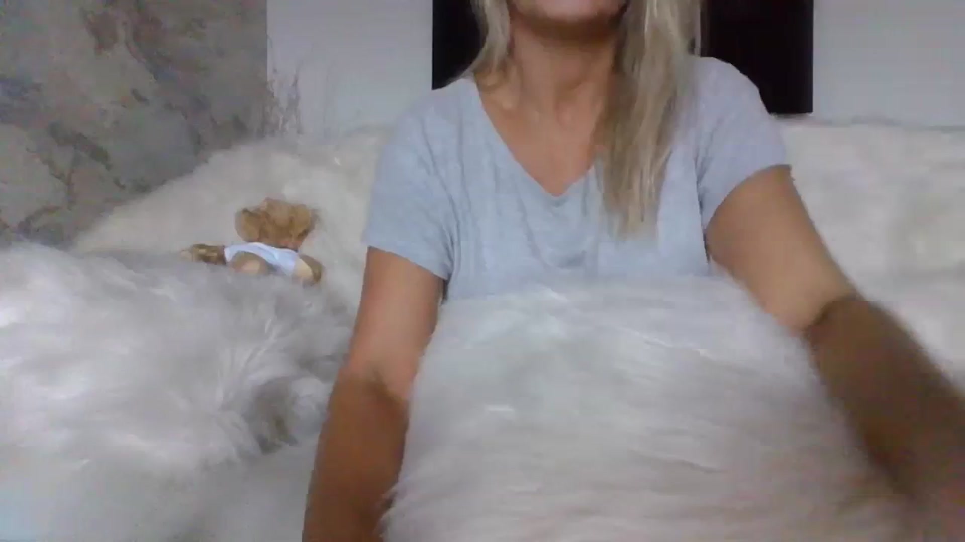 Gallery image thumbnail from Klo35's myfreecams stream on, 07/23/2023, 06:53 image 10 of 20