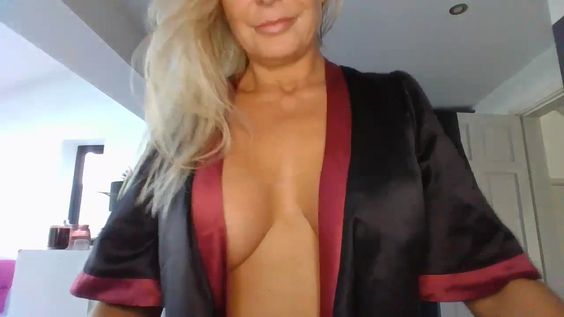 Gallery image thumbnail from Klo35's myfreecams stream on, 07/23/2023, 18:03 image 15 of 20