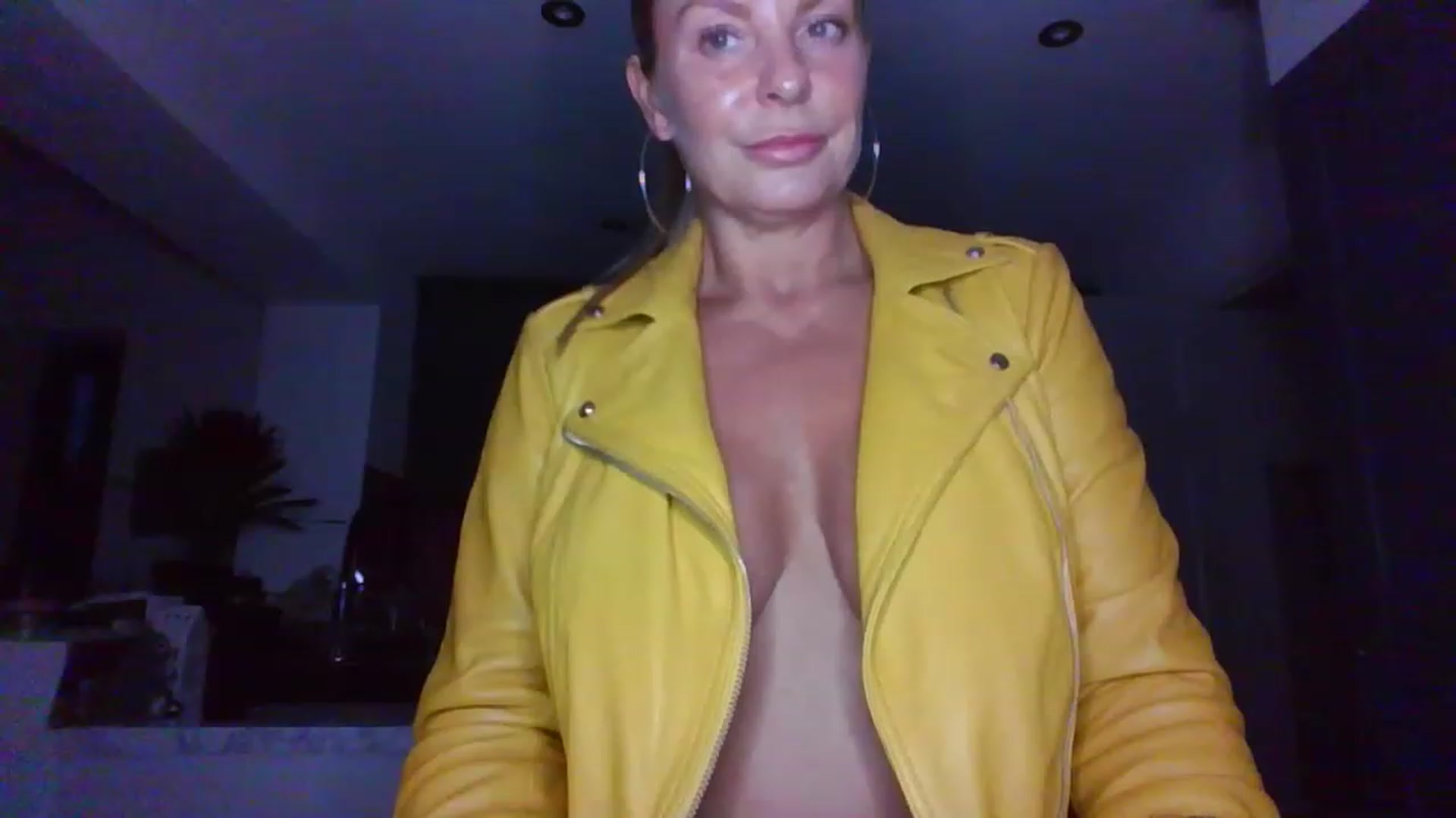 Gallery image thumbnail from Klo35's myfreecams stream on, 07/23/2023, 20:38 image 17 of 20