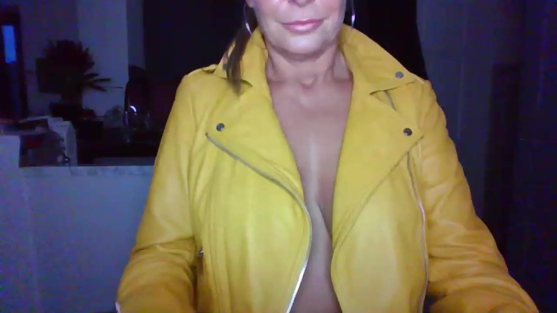 Gallery image thumbnail from Klo35's myfreecams stream on, 07/23/2023, 20:38 image 4 of 20