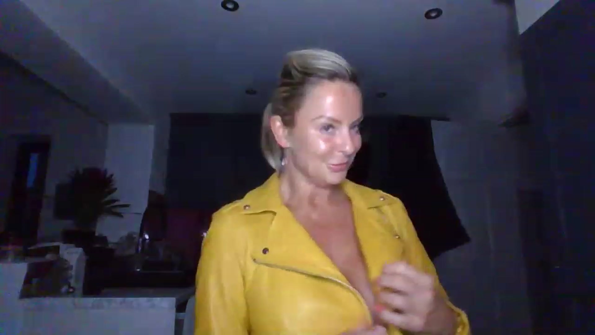 Gallery image thumbnail from Klo35's myfreecams stream on, 07/23/2023, 20:38 image 10 of 20