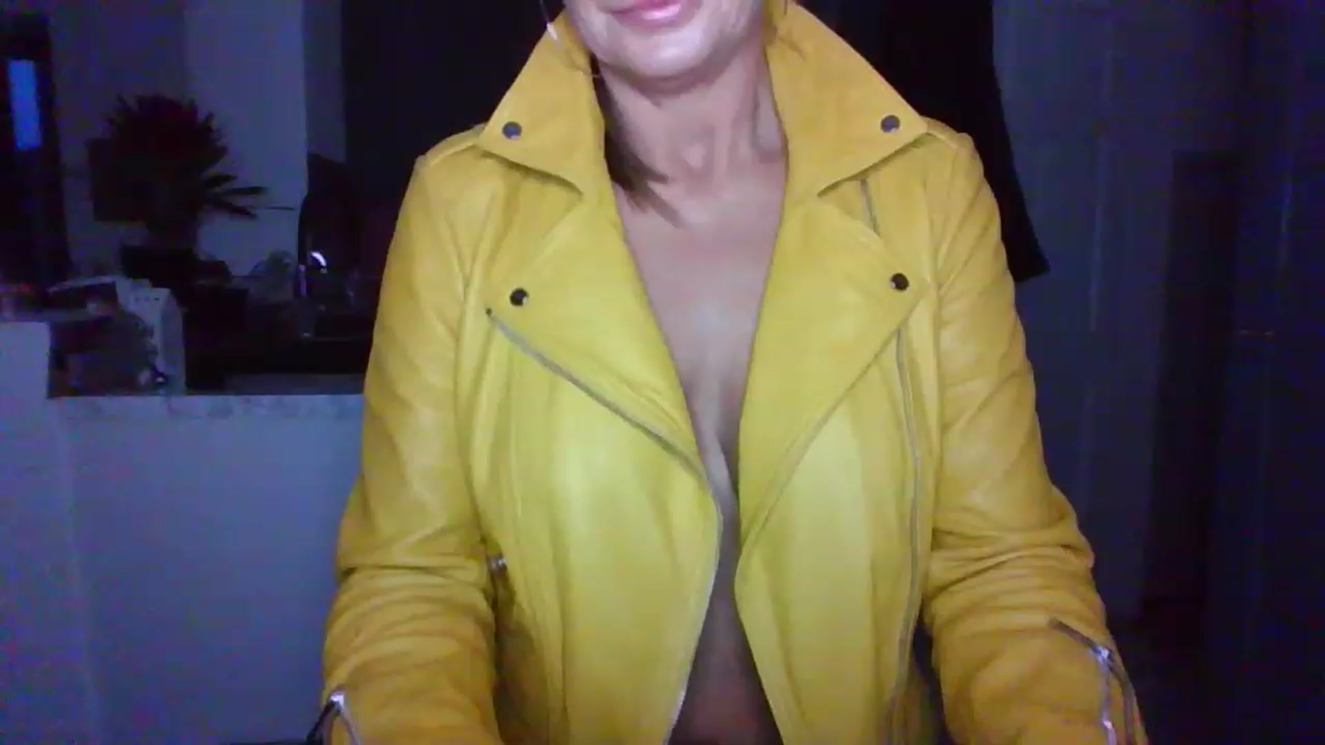 Gallery image thumbnail from Klo35's myfreecams stream on, 07/23/2023, 20:38 image 6 of 20
