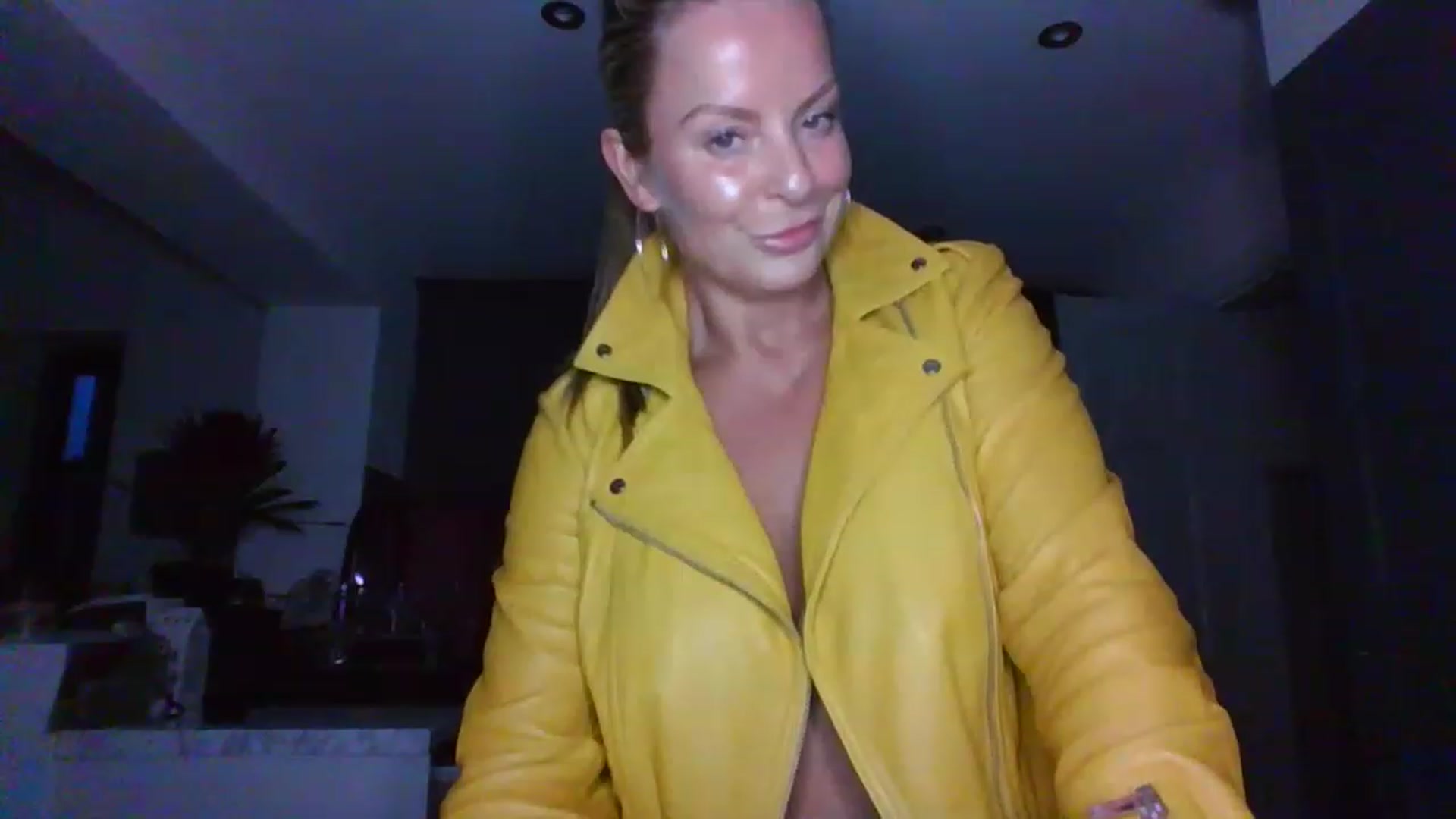 Gallery image thumbnail from Klo35's myfreecams stream on, 07/23/2023, 20:38 image 8 of 20