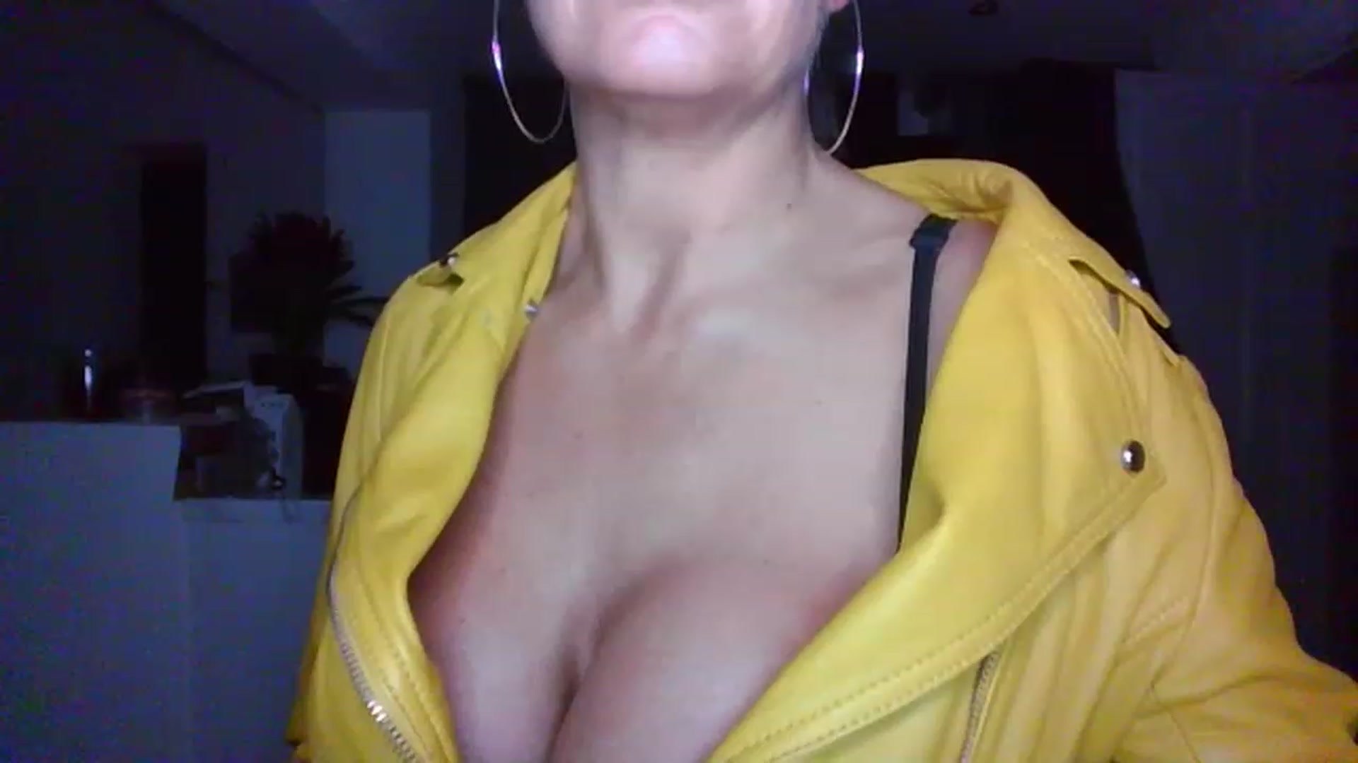Gallery image thumbnail from Klo35's myfreecams stream on, 07/23/2023, 22:17 image 16 of 20
