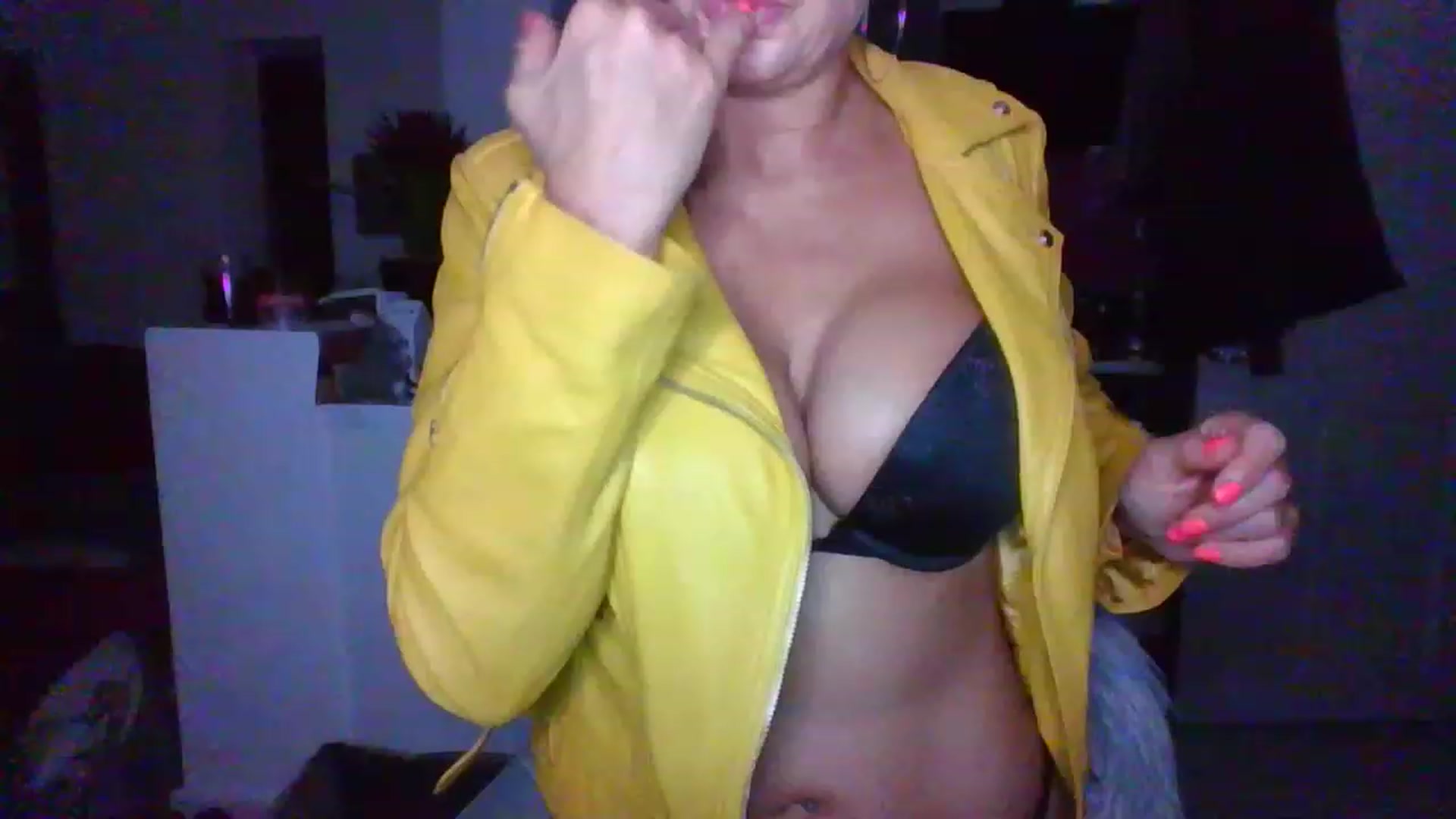 Gallery image thumbnail from Klo35's myfreecams stream on, 07/23/2023, 23:20 image 13 of 20