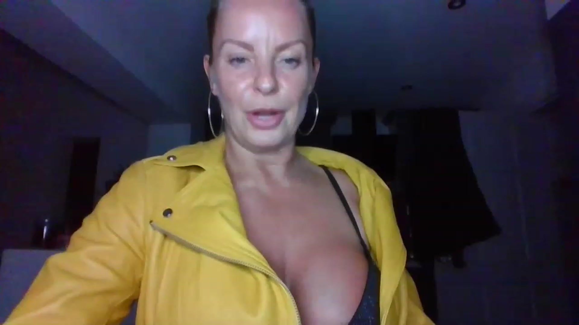 Gallery image thumbnail from Klo35's myfreecams stream on, 07/23/2023, 23:20 image 4 of 20