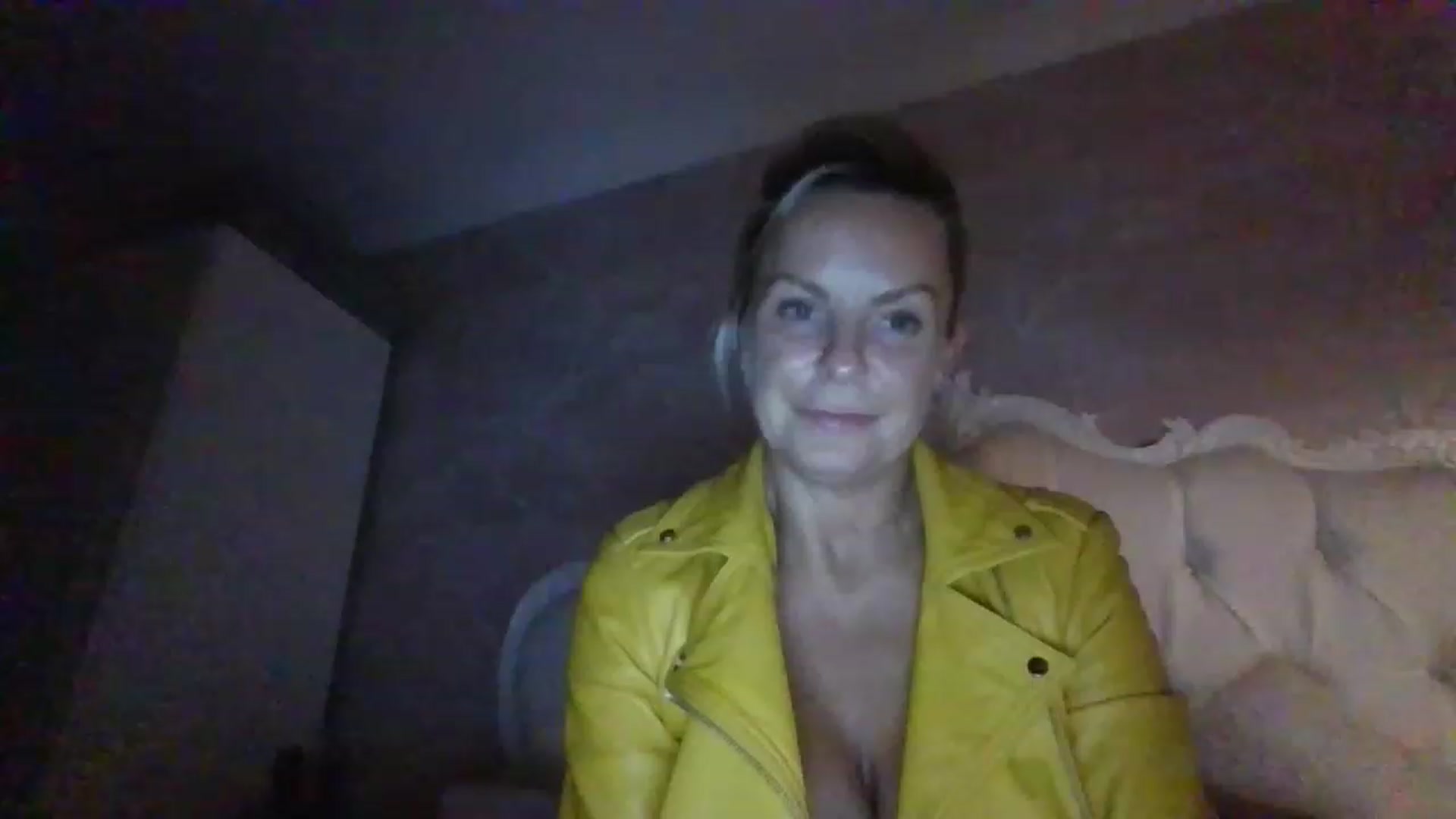 Gallery image thumbnail from Klo35's myfreecams stream on, 07/24/2023, 01:47 image 6 of 20