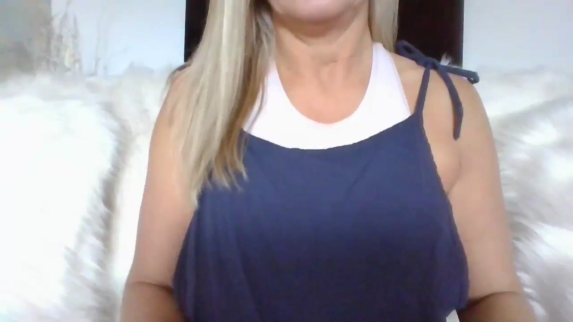 Gallery image thumbnail from Klo35's myfreecams stream on, 07/24/2023, 16:29 image 4 of 20