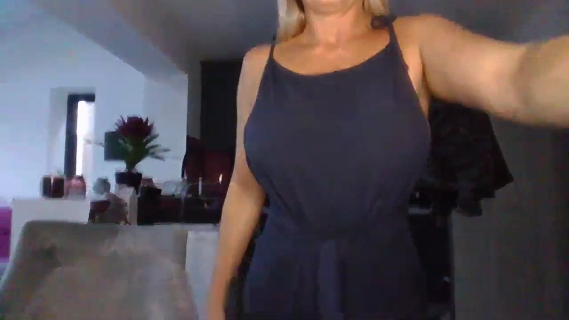Gallery image thumbnail from Klo35's myfreecams stream on, 07/24/2023, 20:09 image 2 of 20