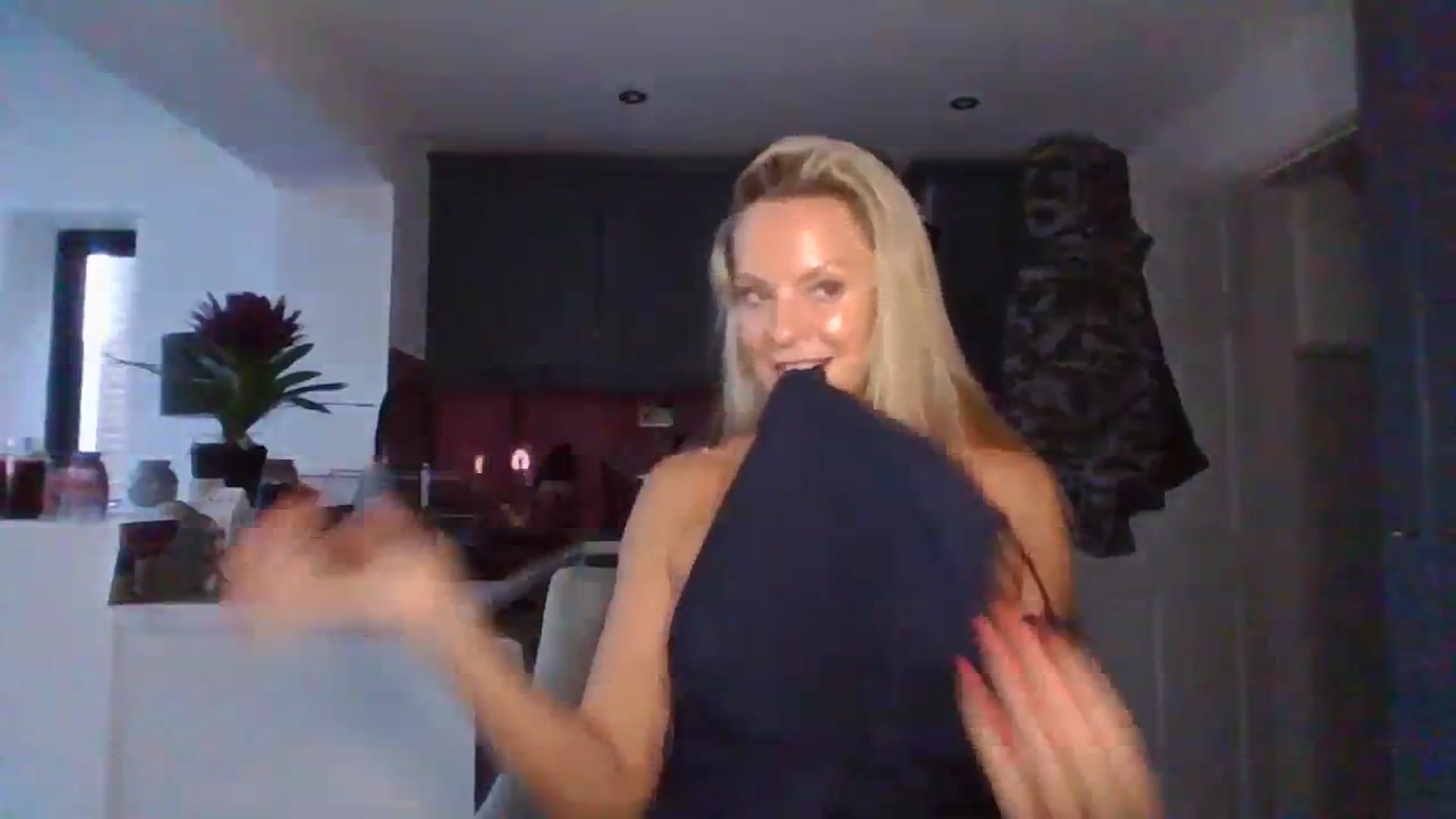 Gallery image thumbnail from Klo35's myfreecams stream on, 07/24/2023, 20:09 image 14 of 20