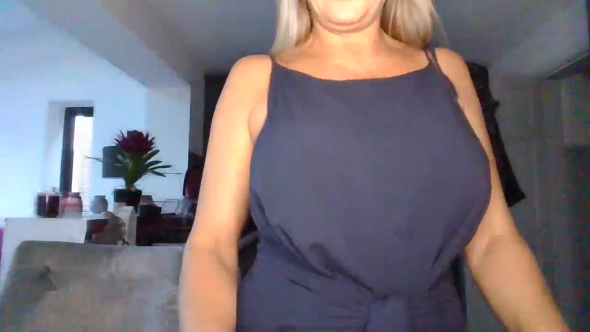 Gallery image thumbnail from Klo35's myfreecams stream on, 07/24/2023, 20:09 image 3 of 20