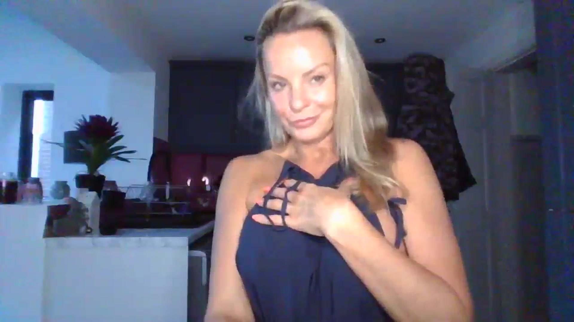 Gallery image thumbnail from Klo35's myfreecams stream on, 07/24/2023, 20:09 image 19 of 20
