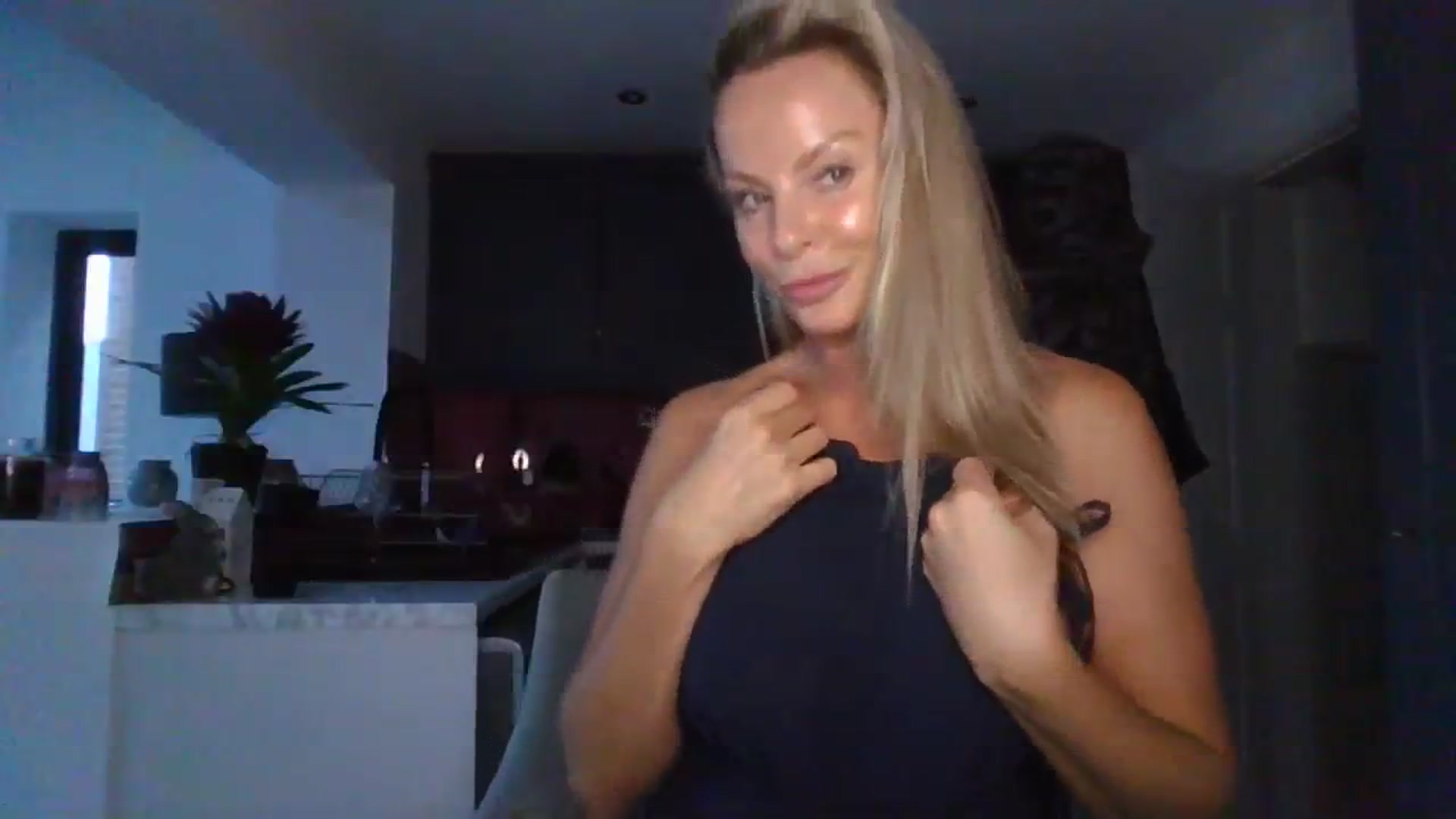 Gallery image thumbnail from Klo35's myfreecams stream on, 07/24/2023, 20:09 image 17 of 20