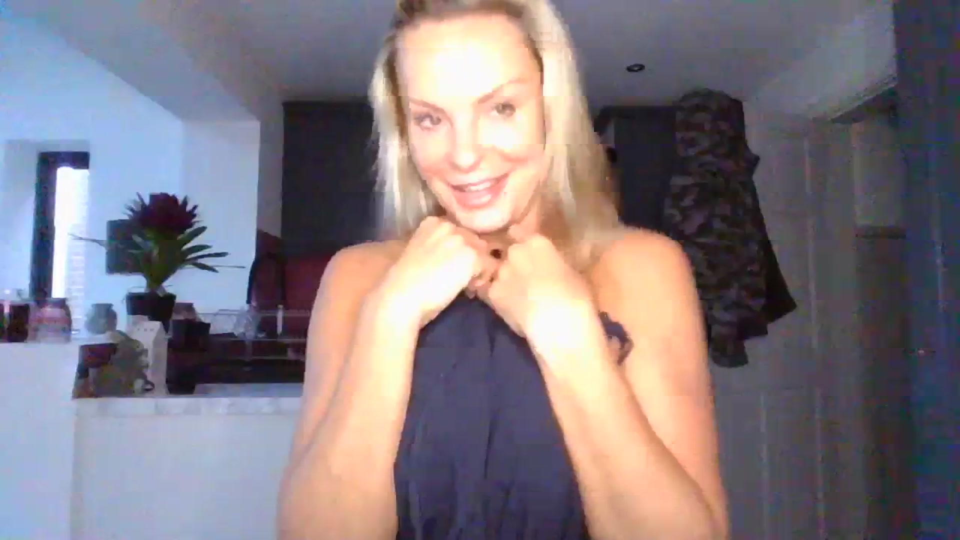 Gallery image thumbnail from Klo35's myfreecams stream on, 07/24/2023, 20:09 image 15 of 20