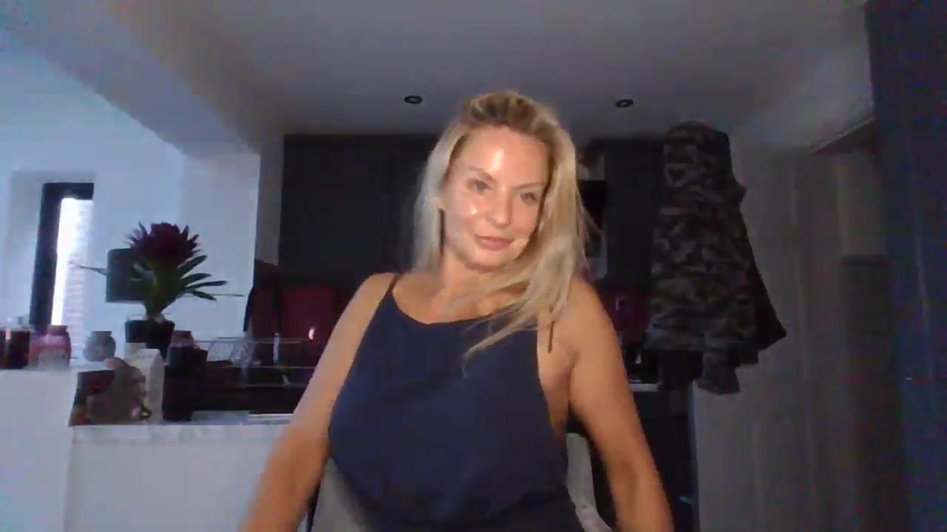 Gallery image thumbnail from Klo35's myfreecams stream on, 07/24/2023, 20:09 image 9 of 20