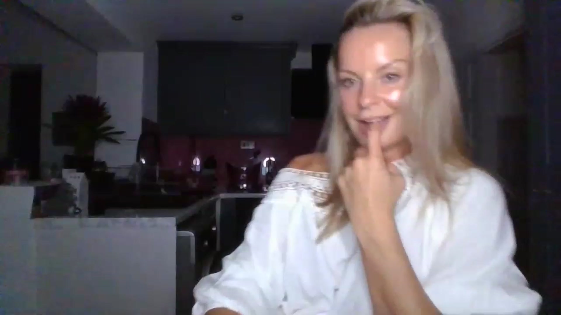Gallery image thumbnail from Klo35's myfreecams stream on, 07/24/2023, 22:16 image 3 of 20