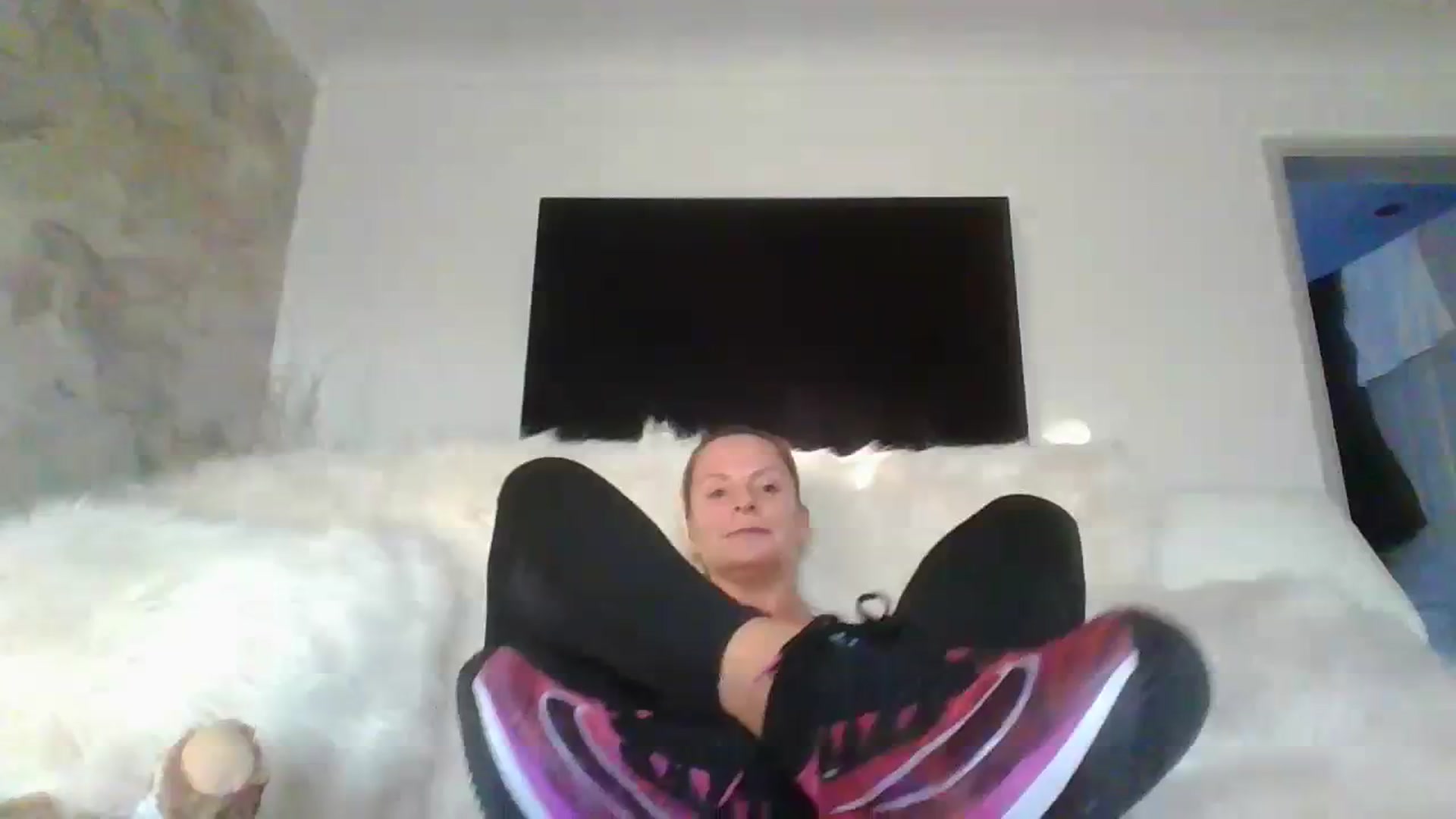 Gallery image thumbnail from Klo35's myfreecams stream on, 07/25/2023, 19:34 image 20 of 20