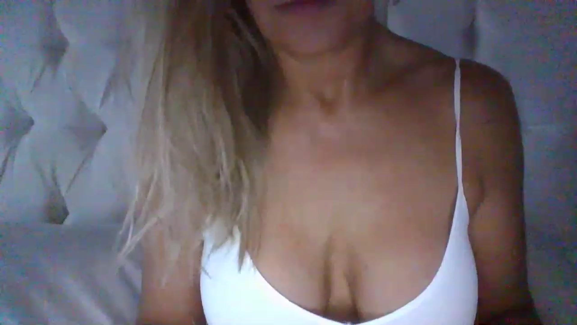 Gallery image thumbnail from Klo35's myfreecams stream on, 07/27/2023, 05:32 image 19 of 20