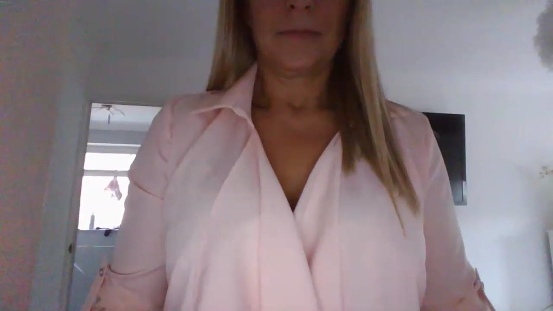 Gallery image thumbnail from Klo35's myfreecams stream on, 07/27/2023, 13:46 image 17 of 20