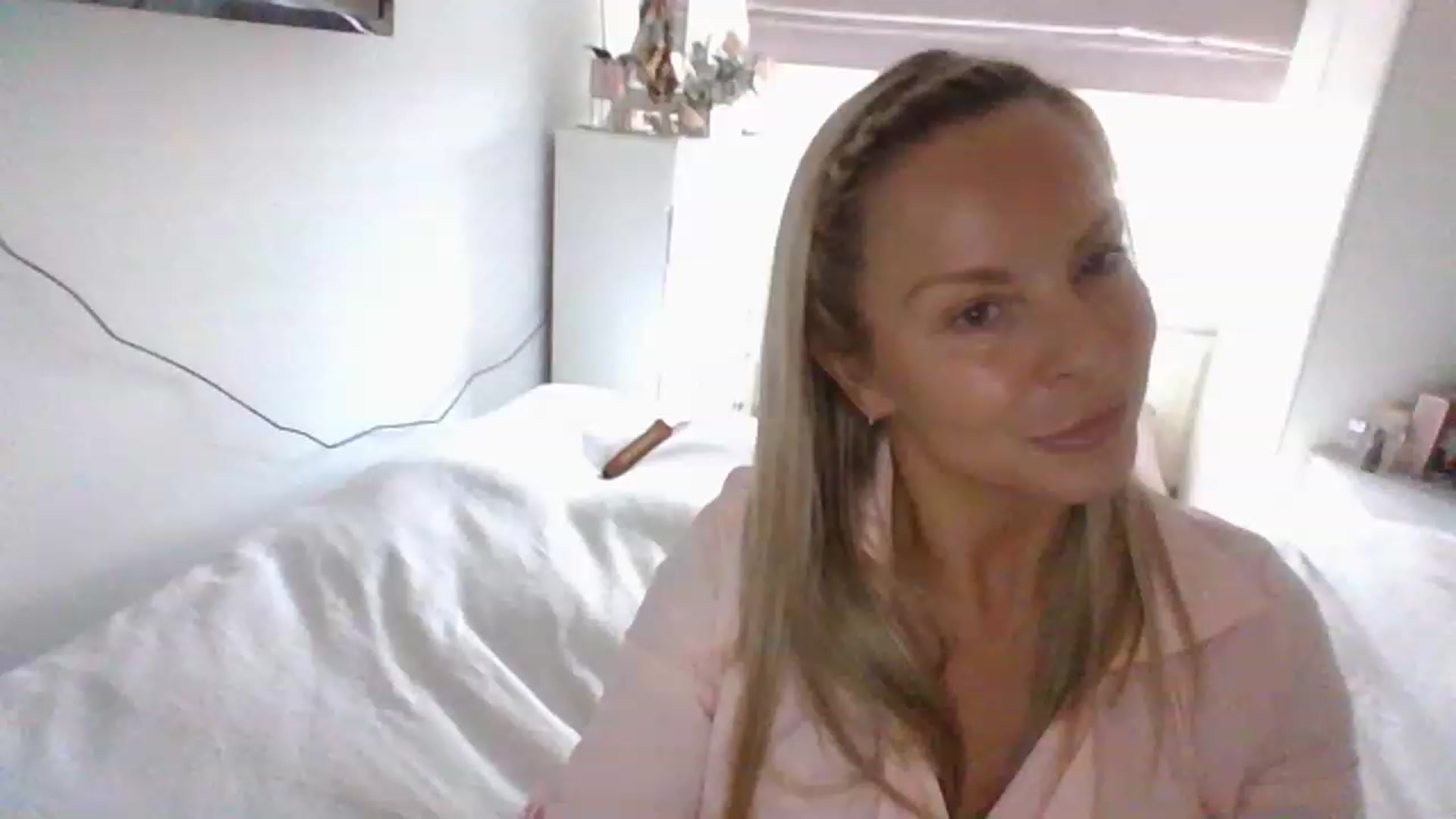 Gallery image thumbnail from Klo35's myfreecams stream on, 07/27/2023, 13:46 image 1 of 20