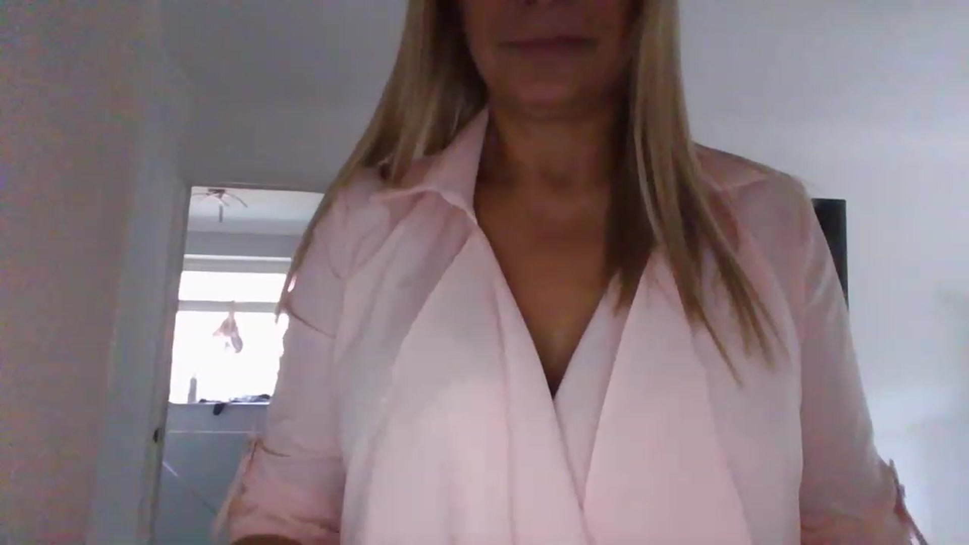 Gallery image thumbnail from Klo35's myfreecams stream on, 07/27/2023, 13:46 image 15 of 20