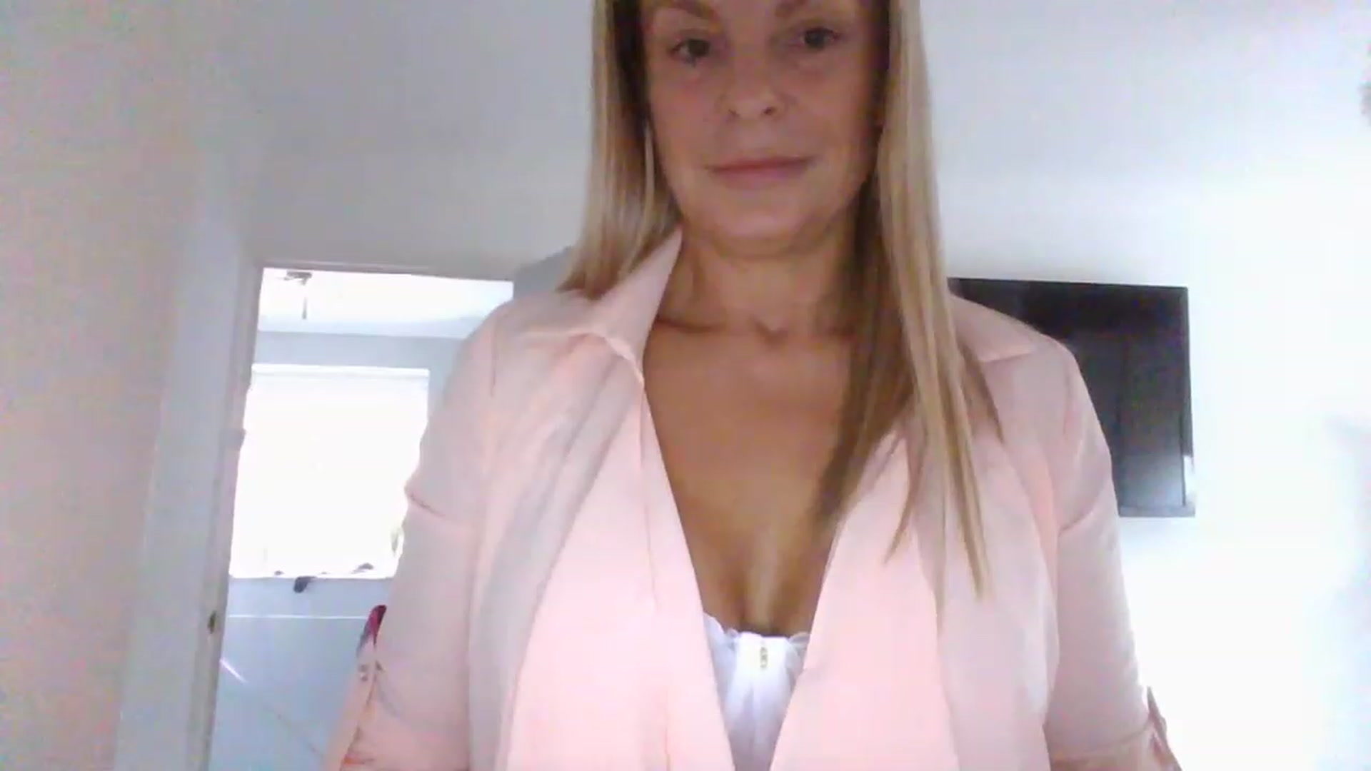 Gallery image thumbnail from Klo35's myfreecams stream on, 07/27/2023, 13:46 image 8 of 20