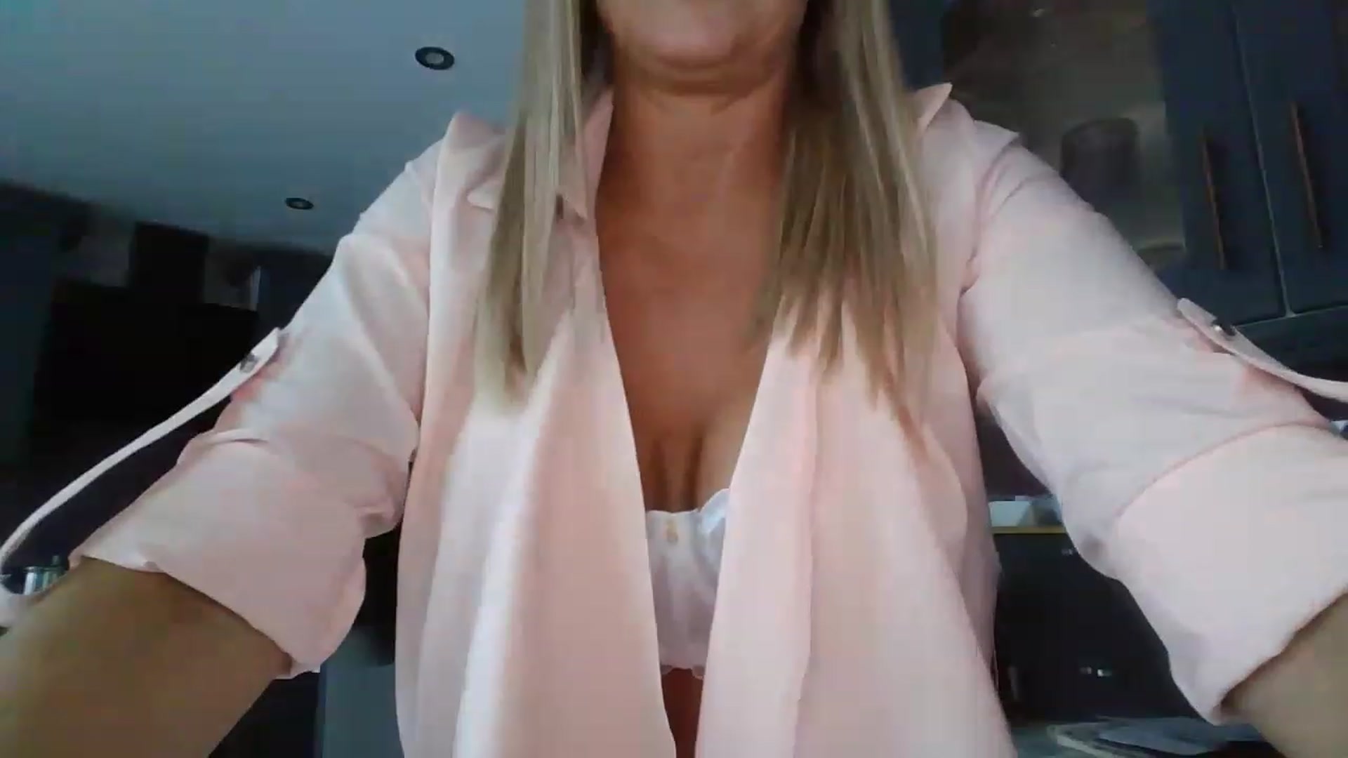 Gallery image thumbnail from Klo35's myfreecams stream on, 07/27/2023, 14:09 image 10 of 20