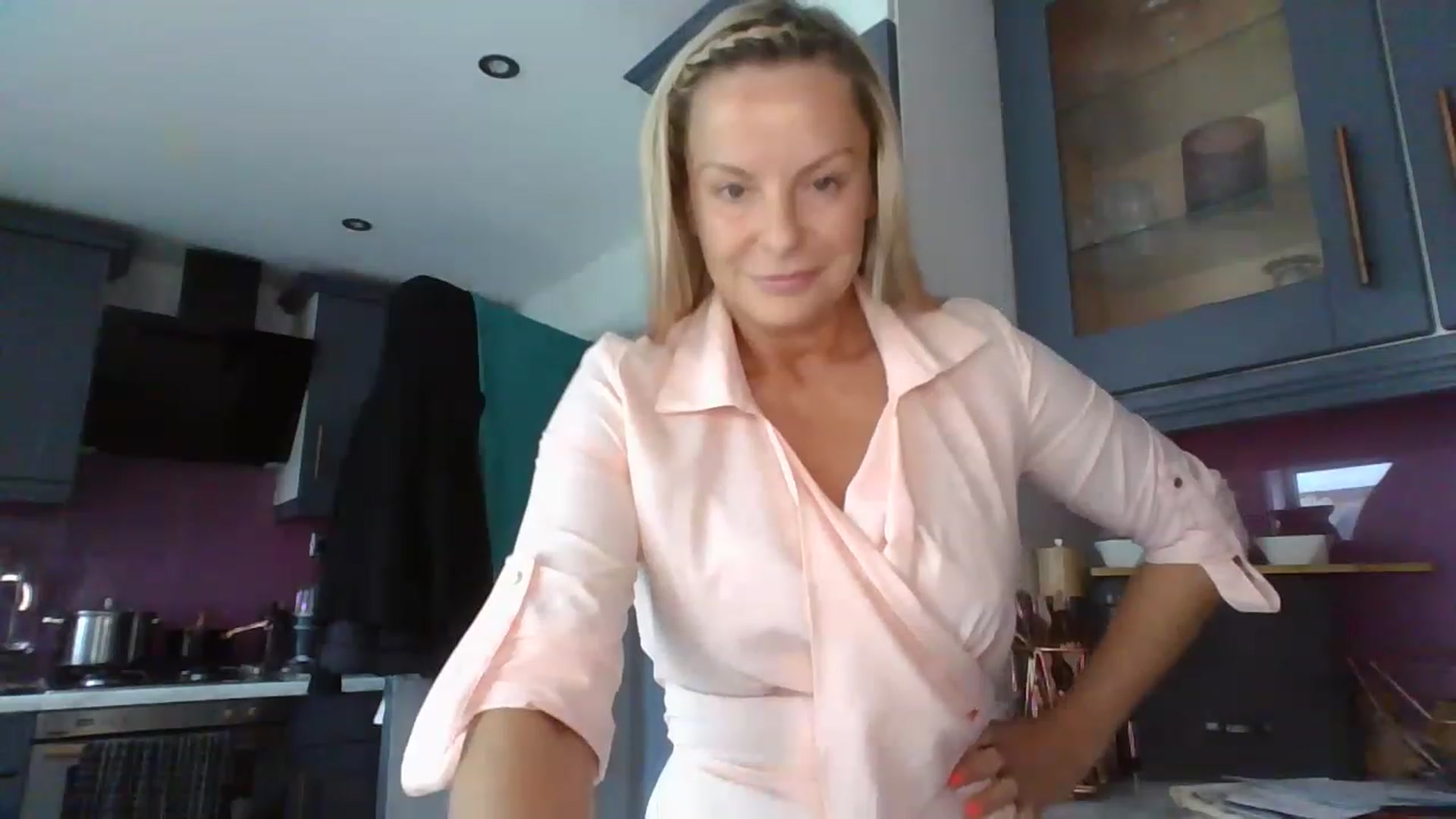 Gallery image thumbnail from Klo35's myfreecams stream on, 07/27/2023, 14:09 image 18 of 20
