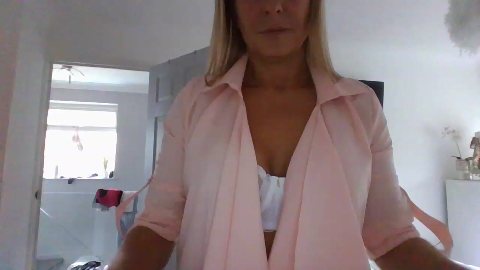 Gallery image thumbnail from Klo35's myfreecams stream on, 07/27/2023, 14:09 image 2 of 20