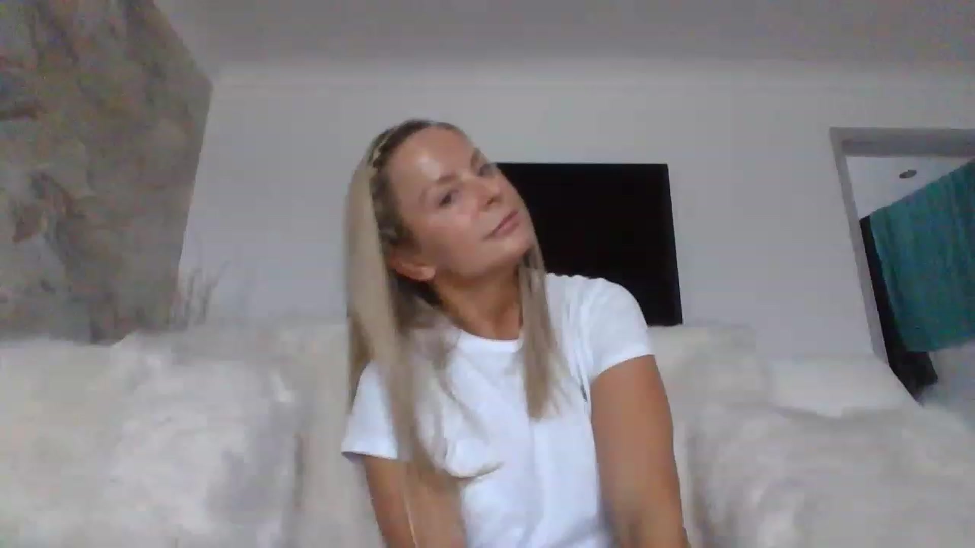 Gallery image thumbnail from Klo35's myfreecams stream on, 07/27/2023, 17:28 image 15 of 20