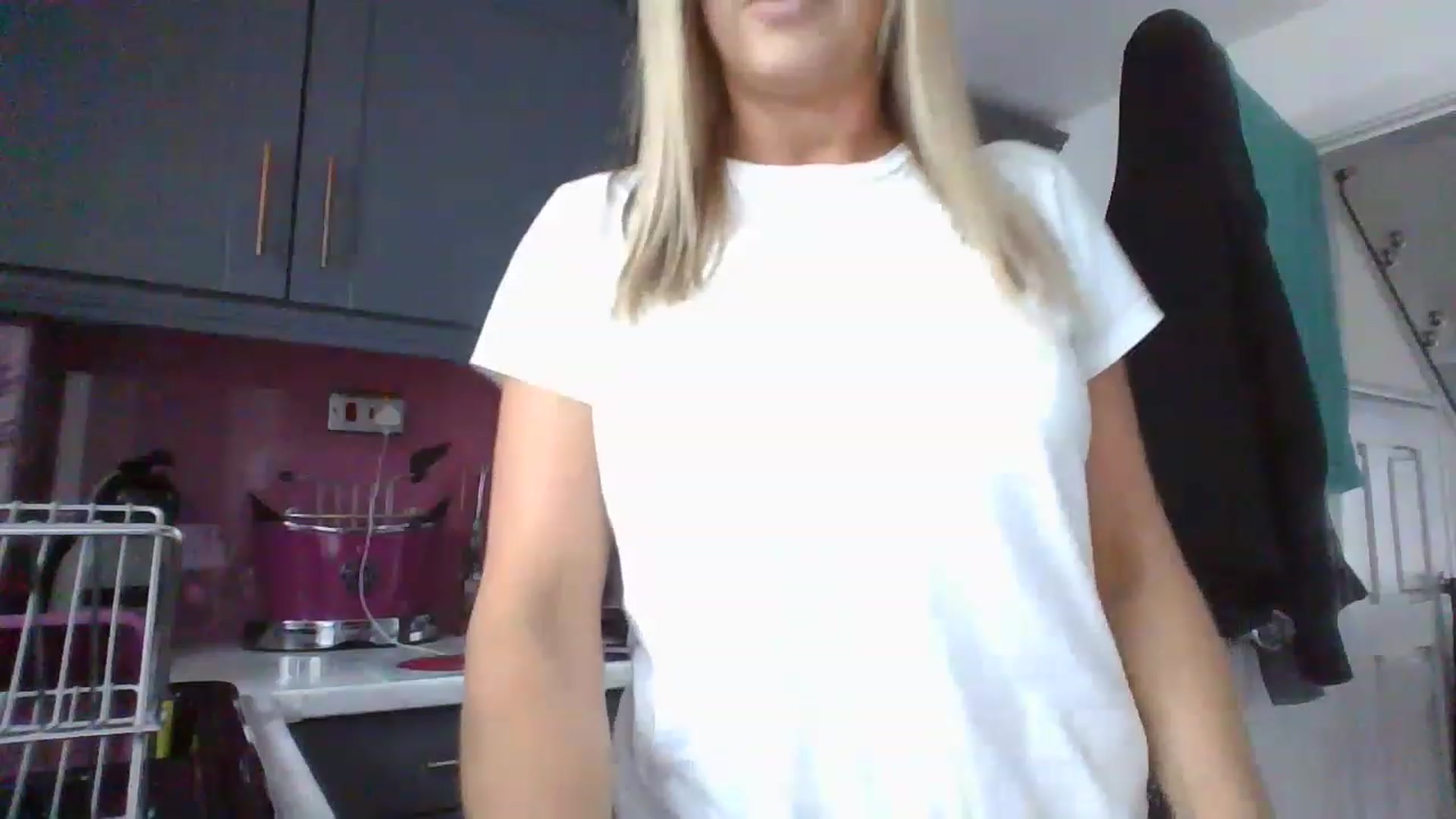 Gallery image thumbnail from Klo35's myfreecams stream on, 07/27/2023, 17:28 image 18 of 20