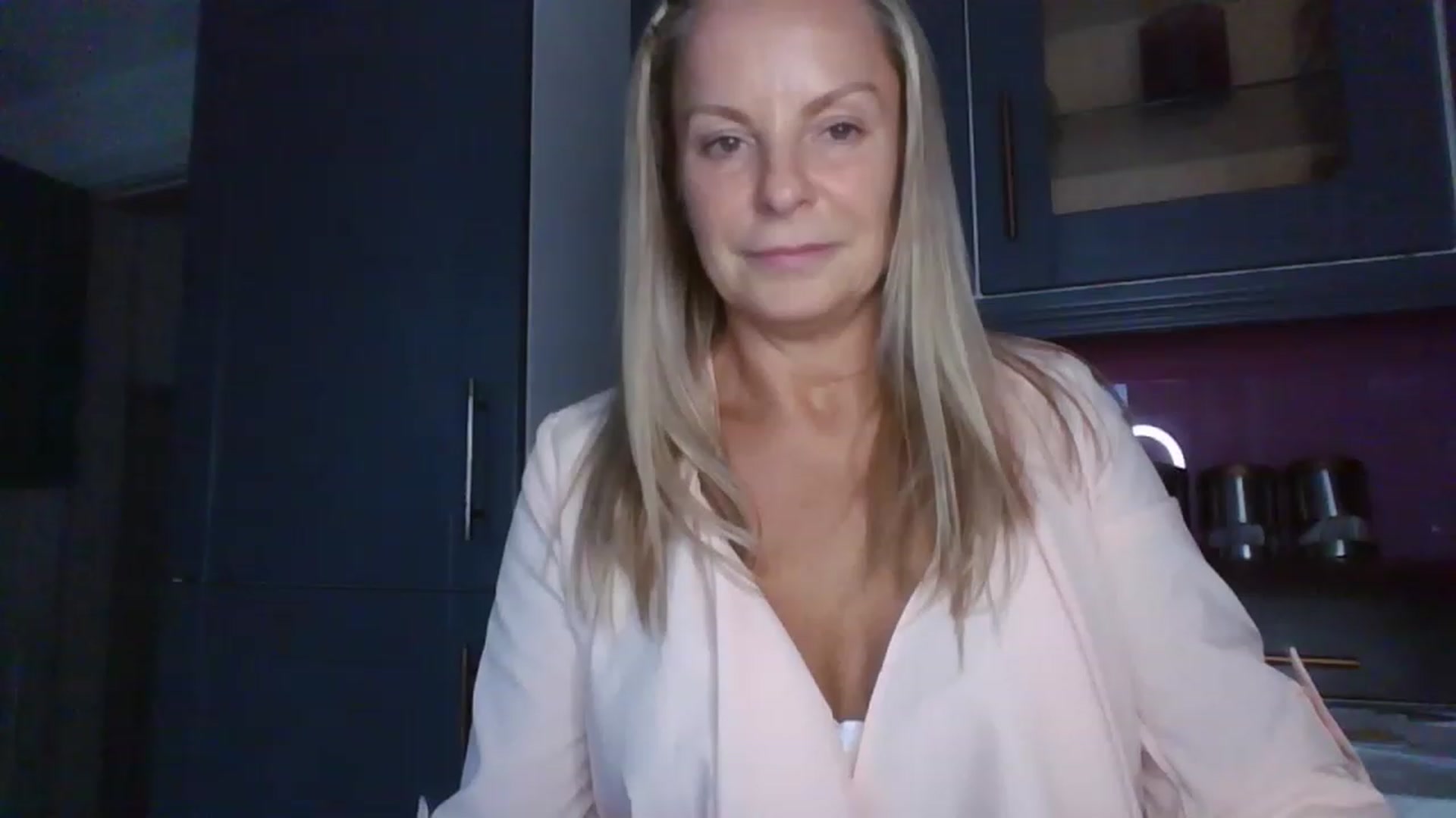 Gallery image thumbnail from Klo35's myfreecams stream on, 07/27/2023, 19:15 image 16 of 20