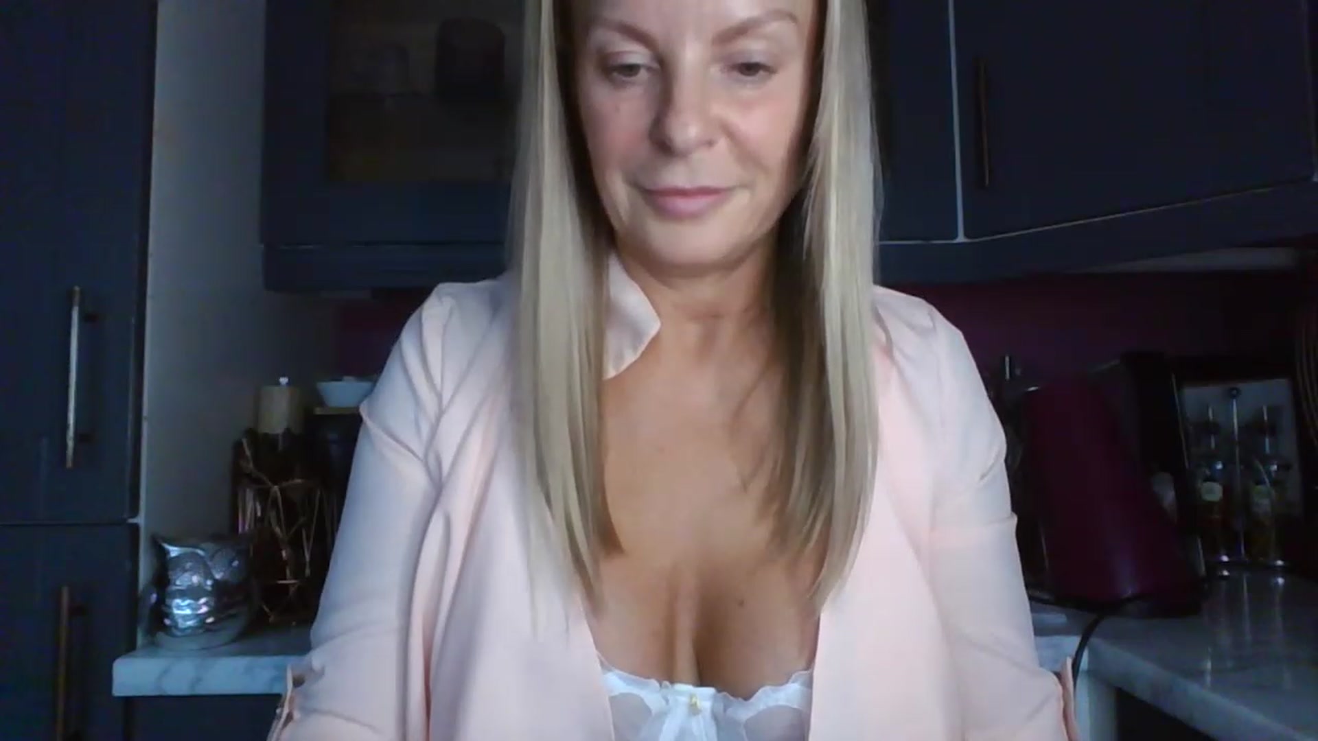 Gallery image thumbnail from Klo35's myfreecams stream on, 07/27/2023, 19:15 image 10 of 20