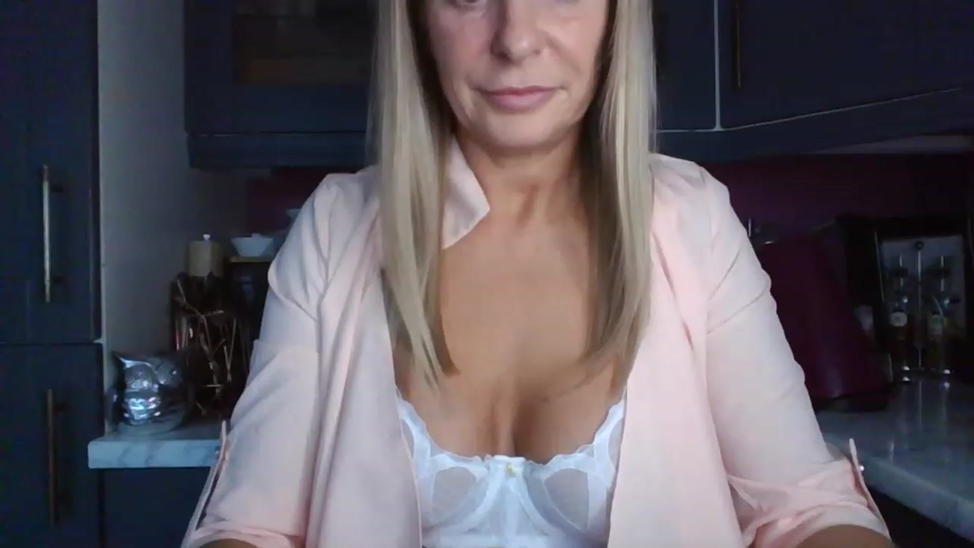 Gallery image thumbnail from Klo35's myfreecams stream on, 07/27/2023, 19:15 image 12 of 20