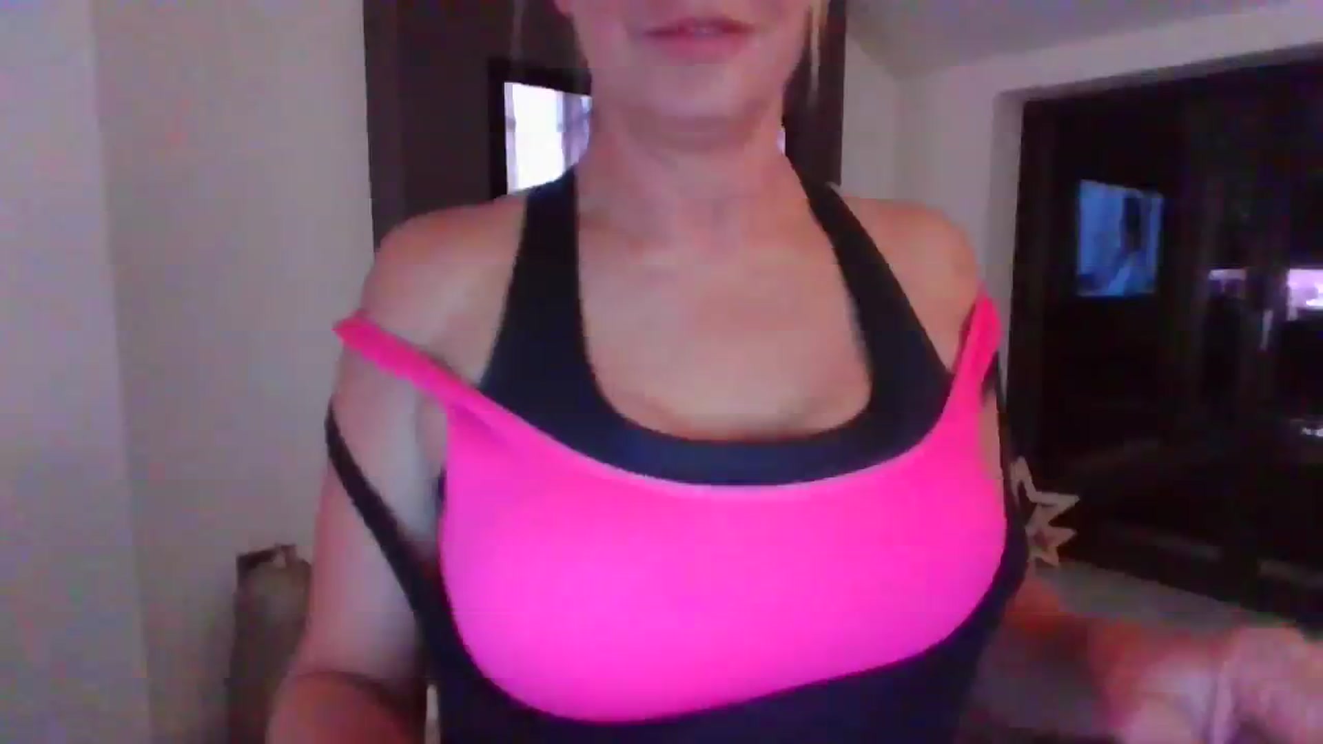 Gallery image thumbnail from Klo35's myfreecams stream on, 07/28/2023, 21:31 image 14 of 20