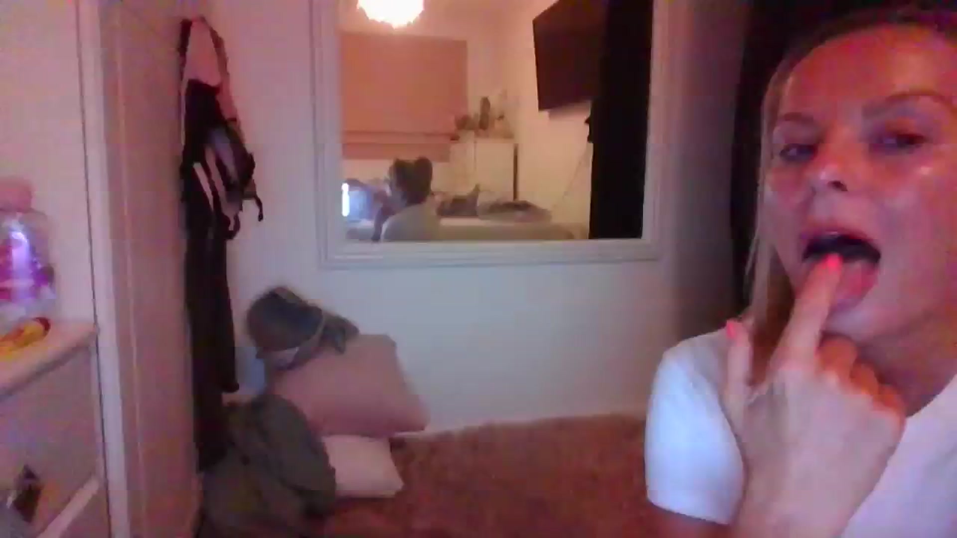 Gallery image thumbnail from Klo35's myfreecams stream on, 07/31/2023, 01:48 image 16 of 20