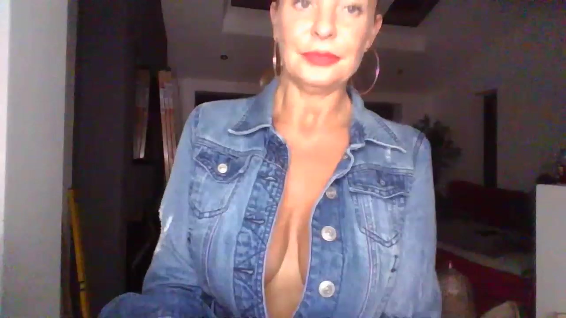 Gallery image thumbnail from Klo35's myfreecams stream on, 08/02/2023, 23:20 image 6 of 20
